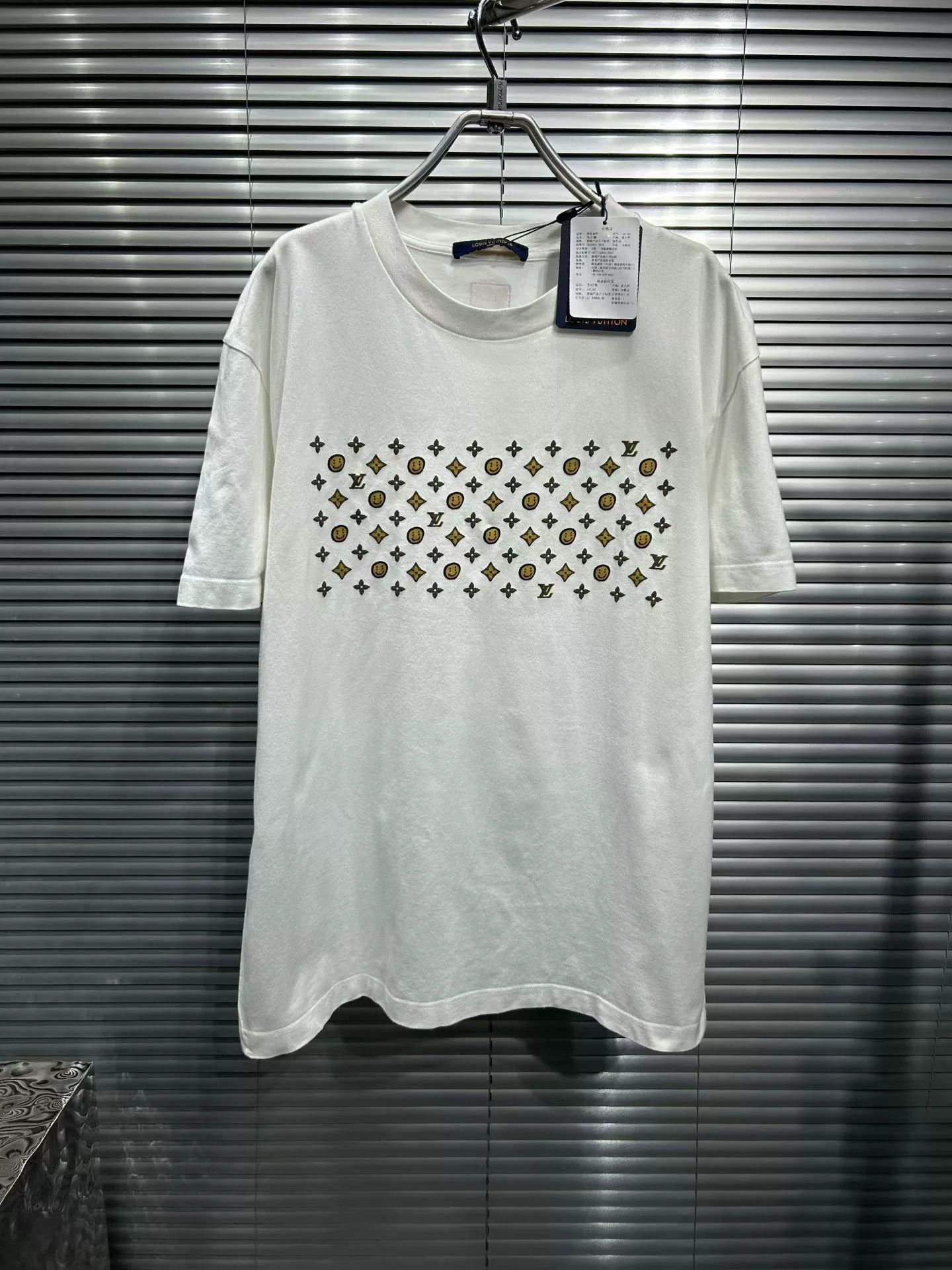 Louis Vuitton Louis Vuitton x CPFM Smiley Logo T-Shirt Size L Size US L / EU 52-54 / 3 - 2 Thumbnail