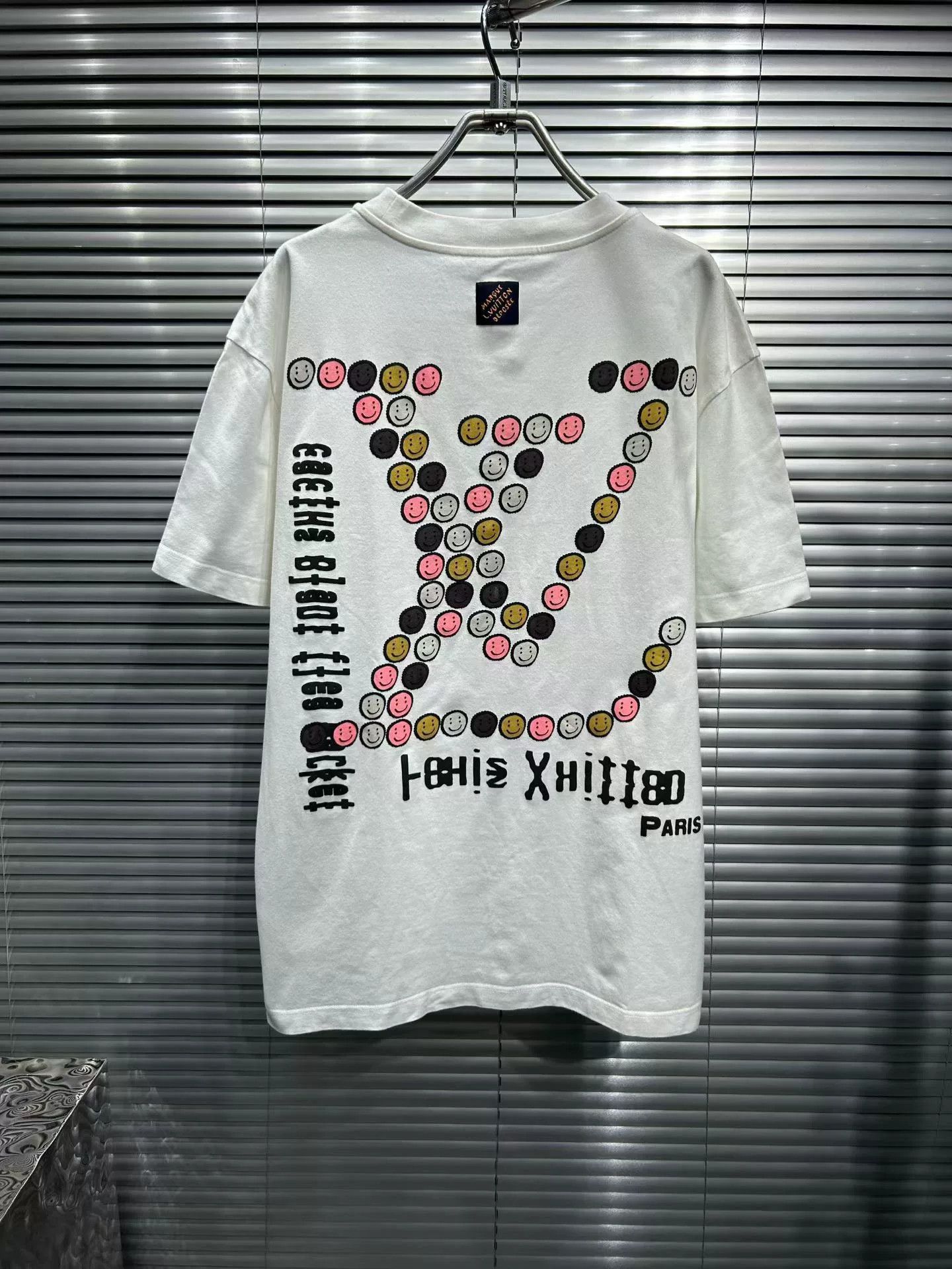 Louis Vuitton Louis Vuitton x CPFM Smiley Logo T-Shirt Size L Size US L / EU 52-54 / 3 - 3 Thumbnail