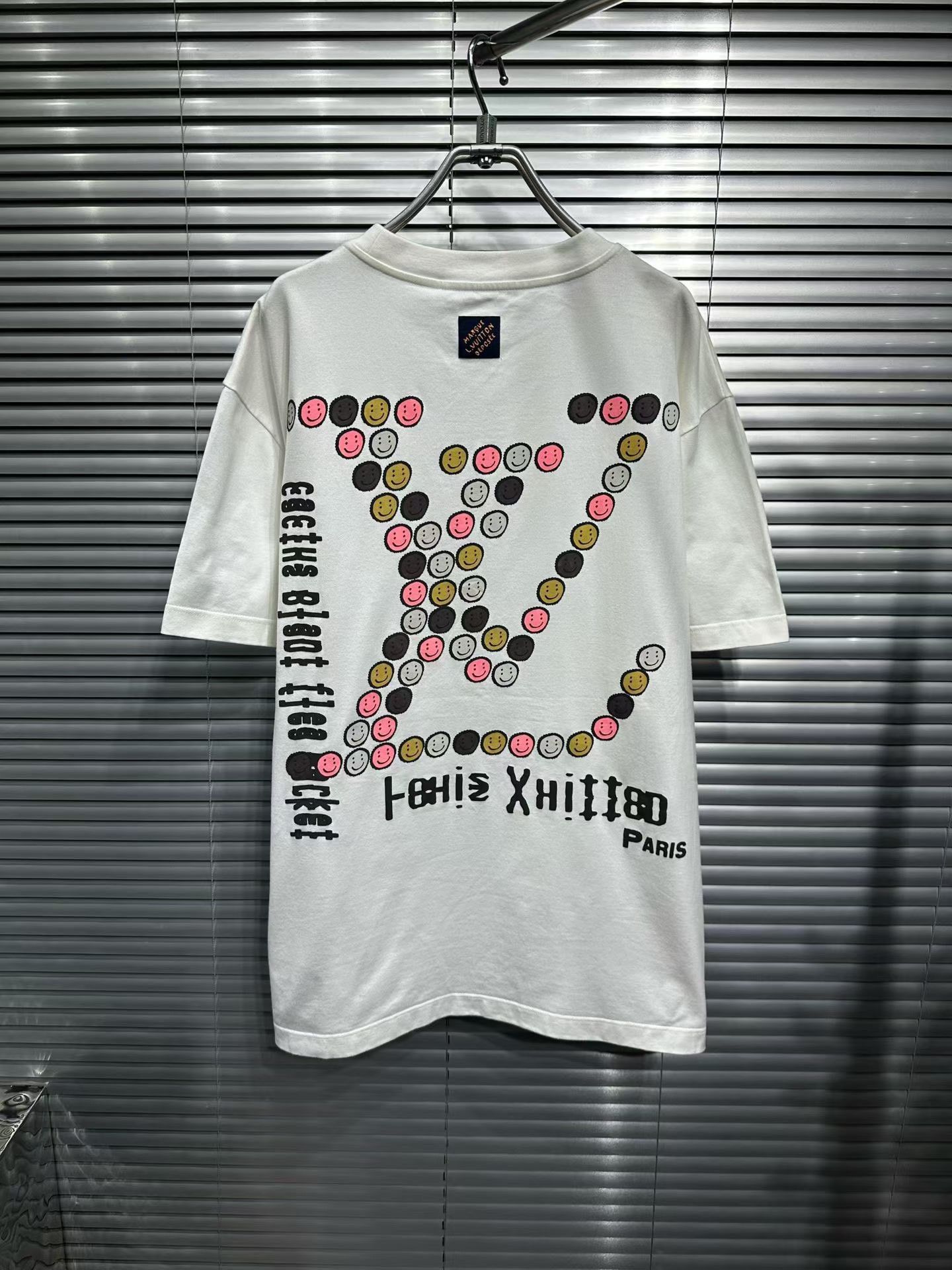 Louis Vuitton Louis Vuitton Monogram Smiley Face T-Shirt Size L Size US L / EU 52-54 / 3 - 3 Thumbnail