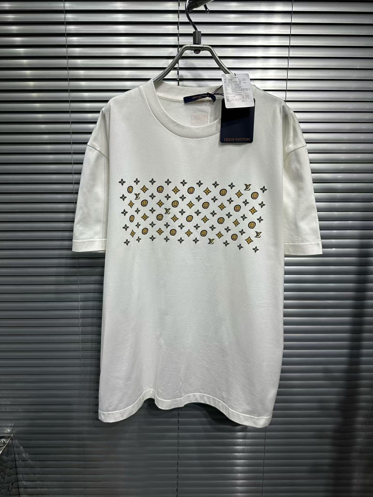 Louis Vuitton Louis Vuitton Monogram Smiley Face T-Shirt Size L Size US L / EU 52-54 / 3 - 2 Thumbnail