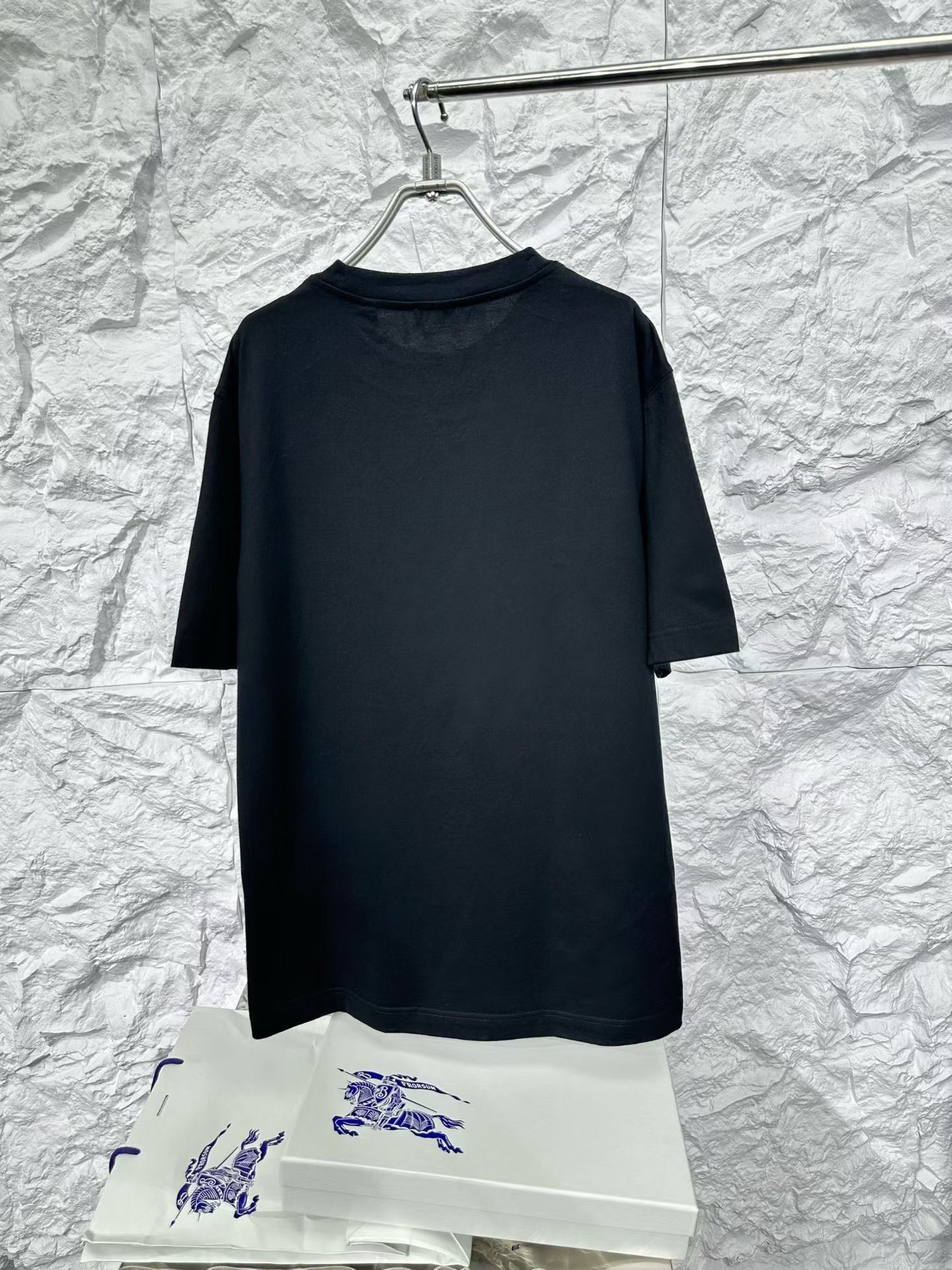 Burberry Burberry Graphic Logo Short Sleeve T-Shirt Size L Size US L / EU 52-54 / 3 - 3 Thumbnail