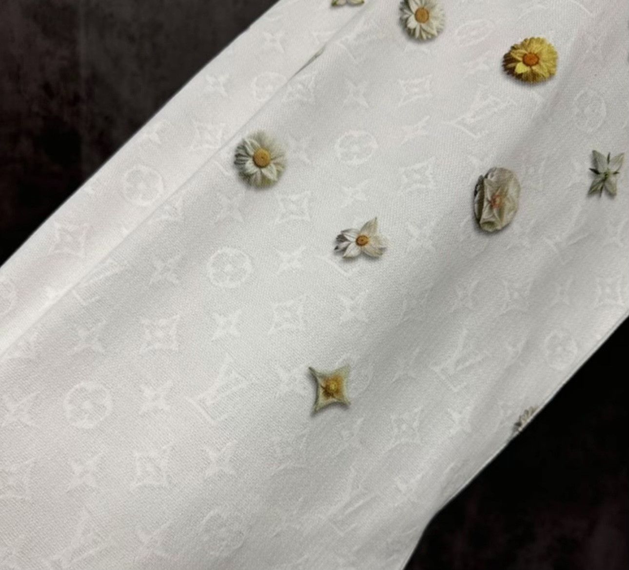 Louis Vuitton Louis Vuitton Monogram Flower T-Shirt Size L Size US L / EU 52-54 / 3 - 4 Thumbnail