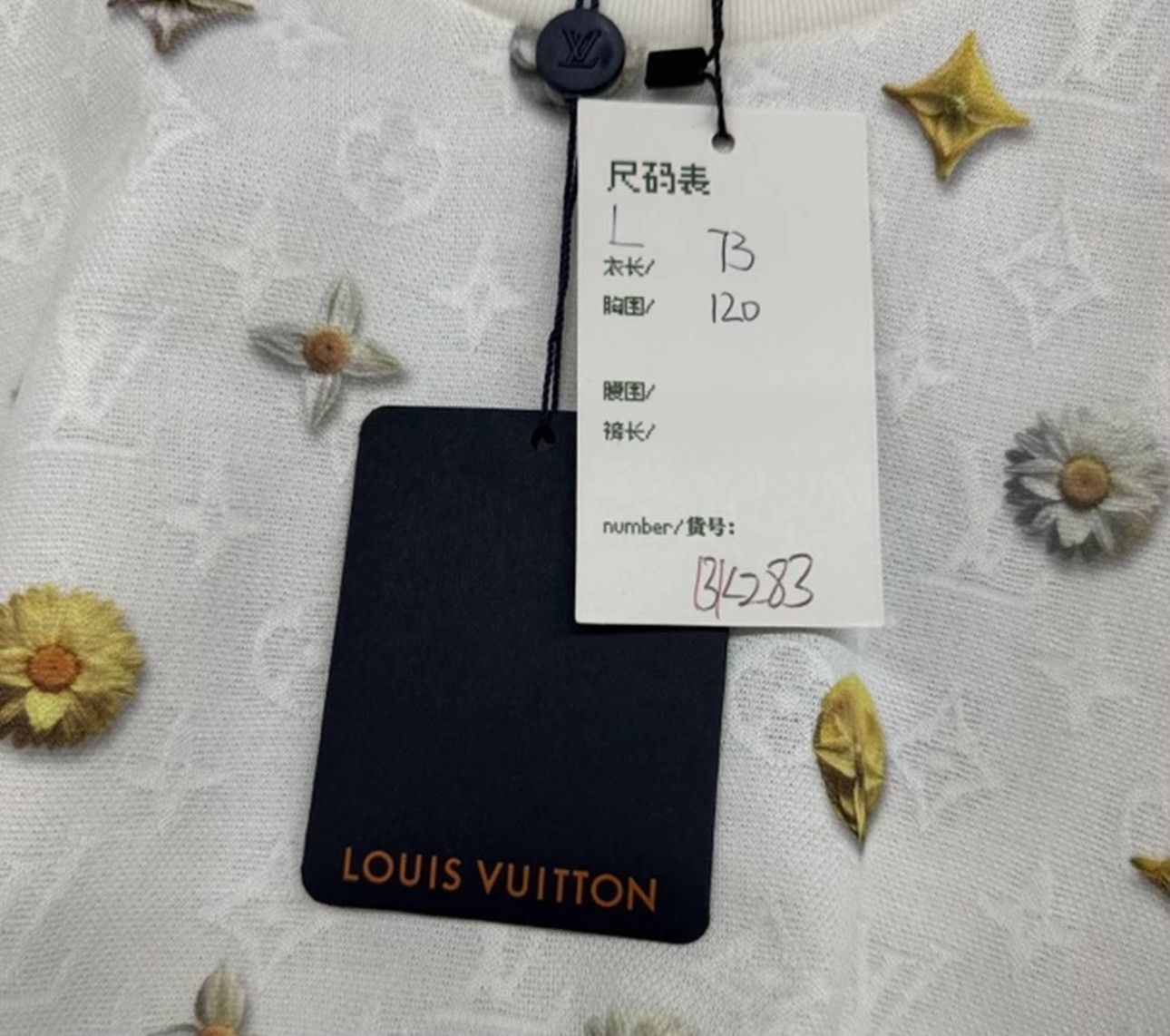 Louis Vuitton Louis Vuitton Monogram Flower T-Shirt Size L Size US L / EU 52-54 / 3 - 6 Thumbnail