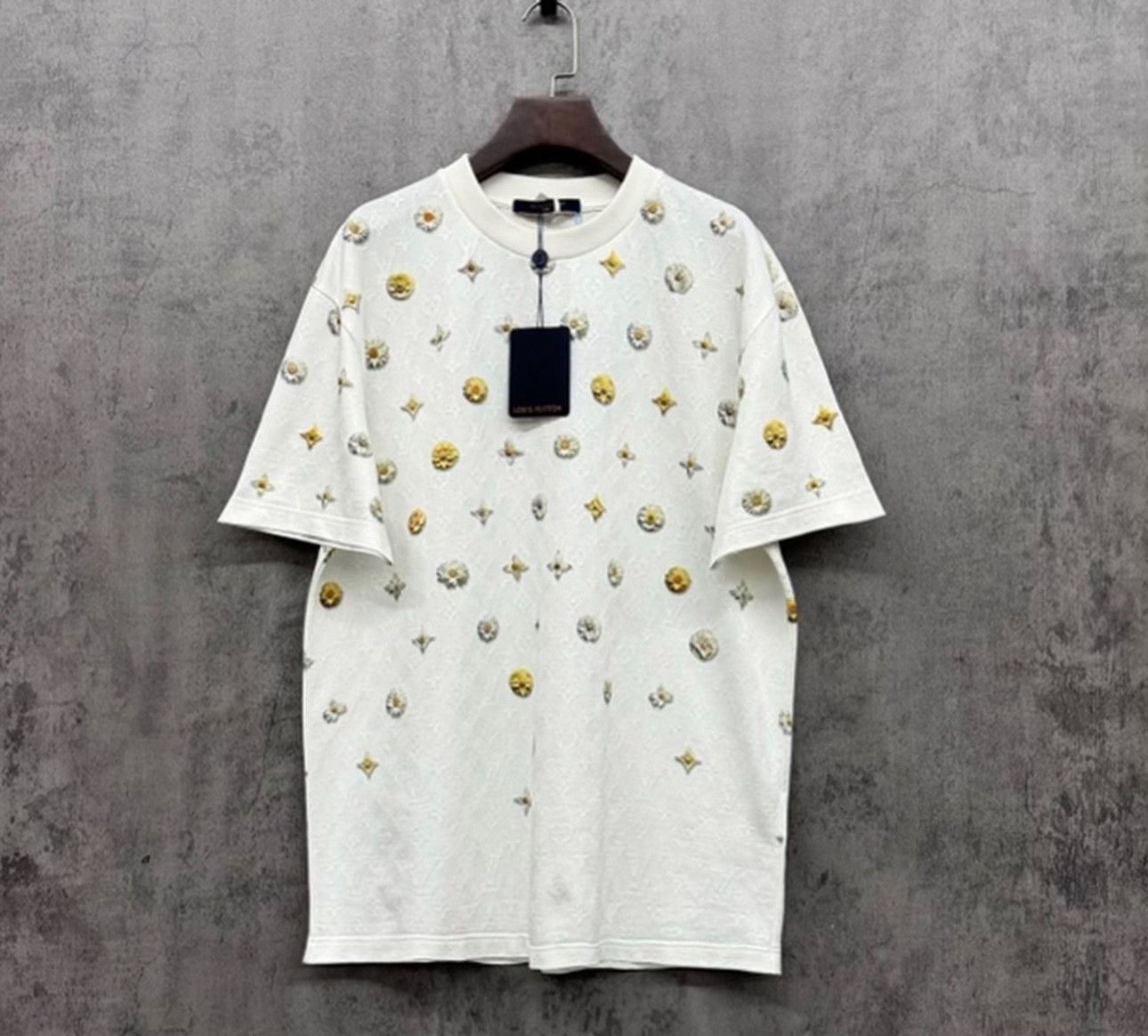 Louis Vuitton Louis Vuitton Monogram Flower T-Shirt Size L Size US L / EU 52-54 / 3 - 2 Thumbnail