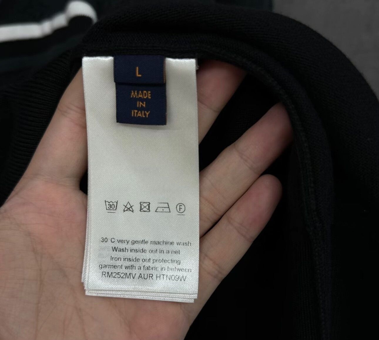 Louis Vuitton Louis Vuitton Monogram Long Sleeve Polo Size L Size US L / EU 52-54 / 3 - 5 Thumbnail