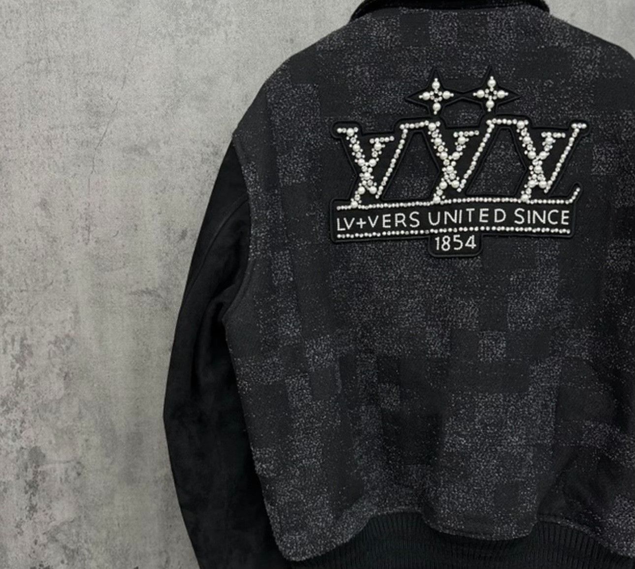Louis Vuitton Louis Vuitton Pearl Logo Bomber Jacket Size S Size US S / EU 44-46 / 1 - 3 Thumbnail