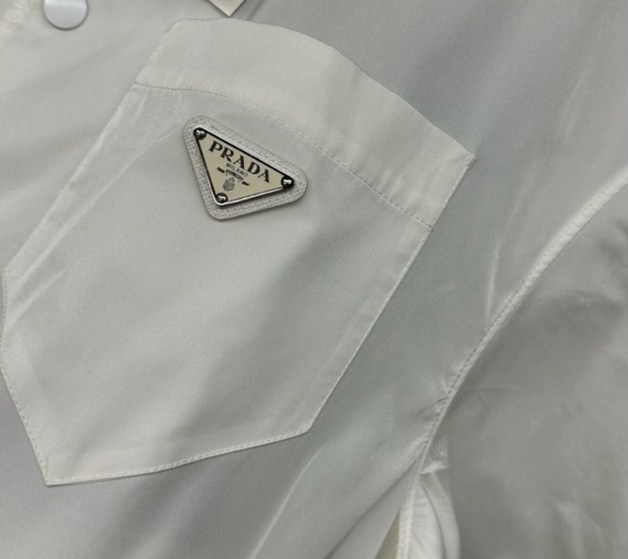 Prada Prada Re-Nylon Triangle Logo Shirt Size M Size US M / EU 48-50 / 2 - 3 Thumbnail