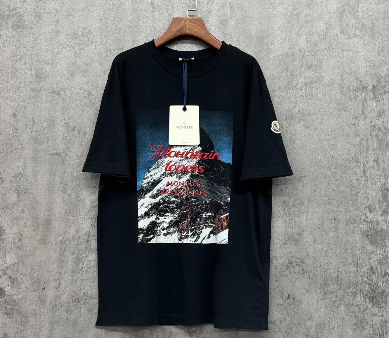 Moncler Moncler Mountain Lovers Graphic T-Shirt Size L Size US L / EU 52-54 / 3 - 2 Thumbnail
