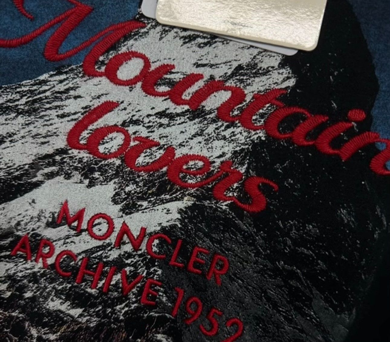 Moncler Moncler Mountain Lovers Graphic T-Shirt Size L Size US L / EU 52-54 / 3 - 3 Thumbnail