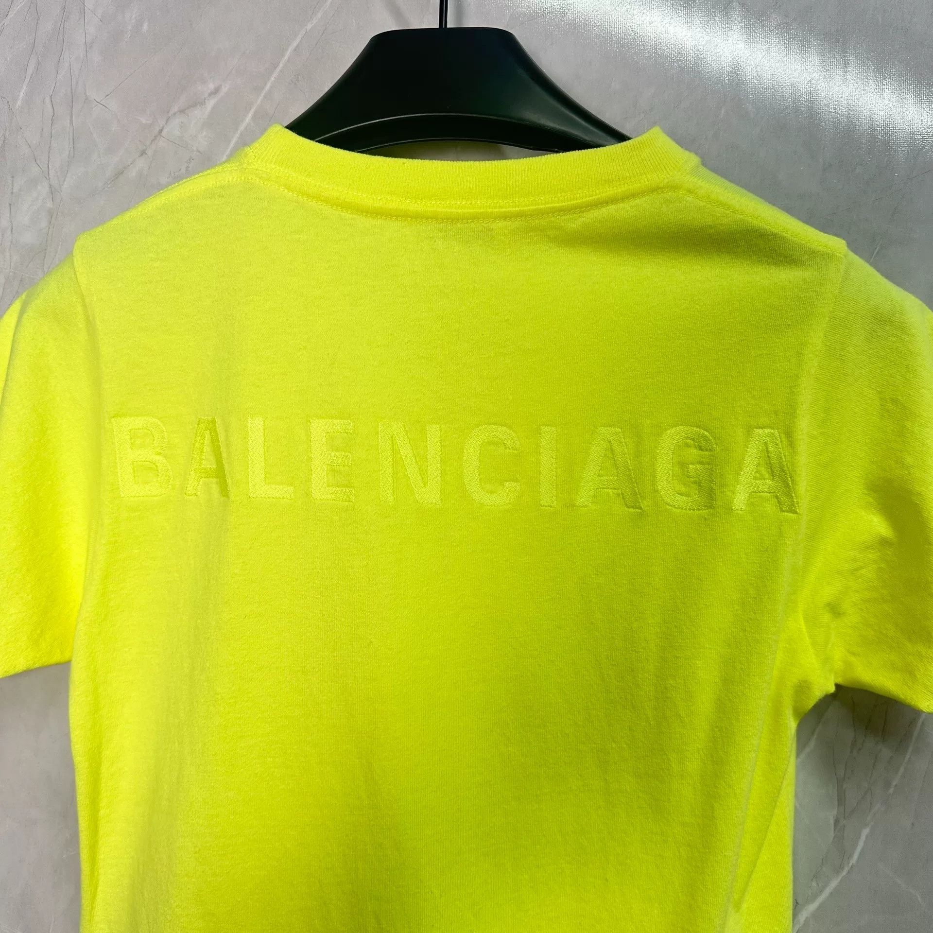 Balenciaga Balenciaga Neon Logo T-Shirt Size XS Size US XS / EU 42 / 0 - 5 Thumbnail