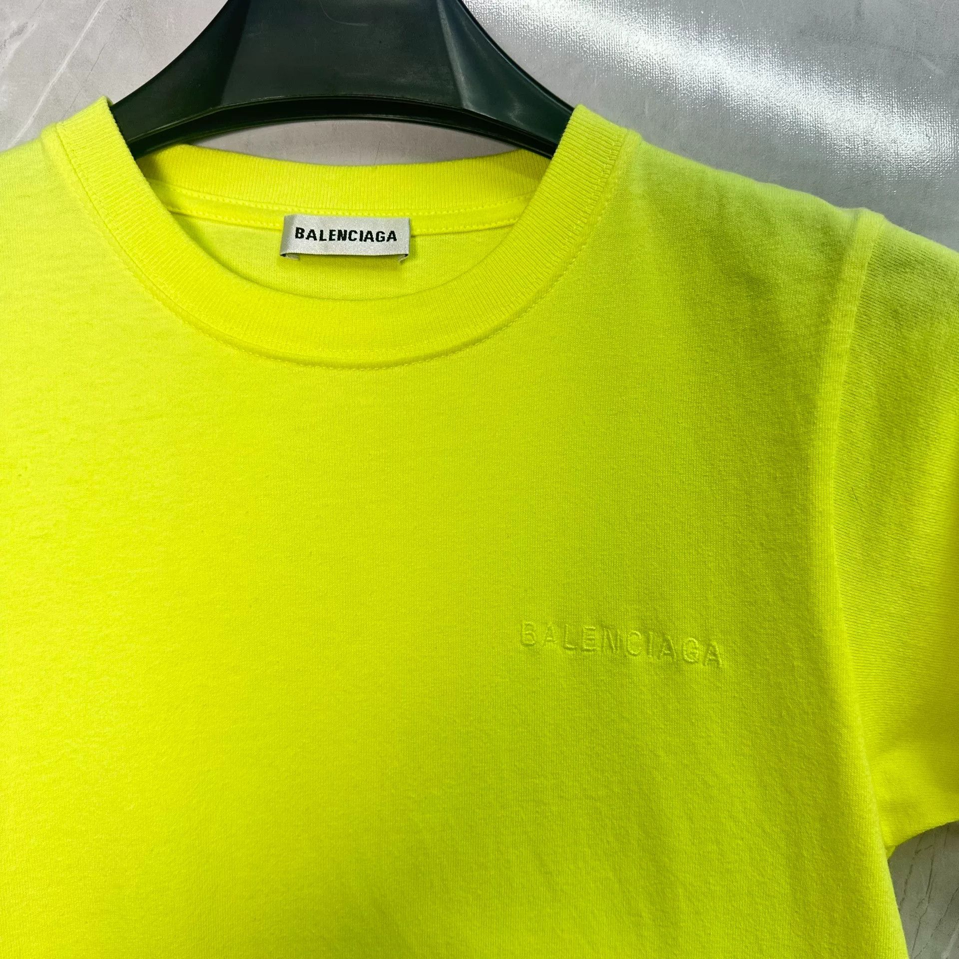 Balenciaga Balenciaga Neon Logo T-Shirt Size XS Size US XS / EU 42 / 0 - 3 Thumbnail