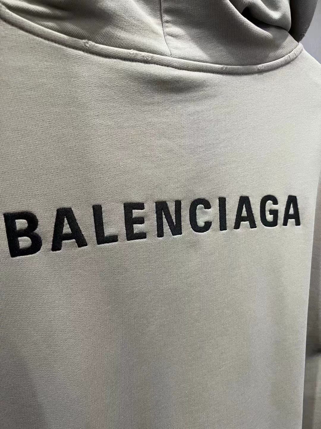Balenciaga Balenciaga Distressed Logo Hoodie Size S Size US S / EU 44-46 / 1 - 4 Thumbnail