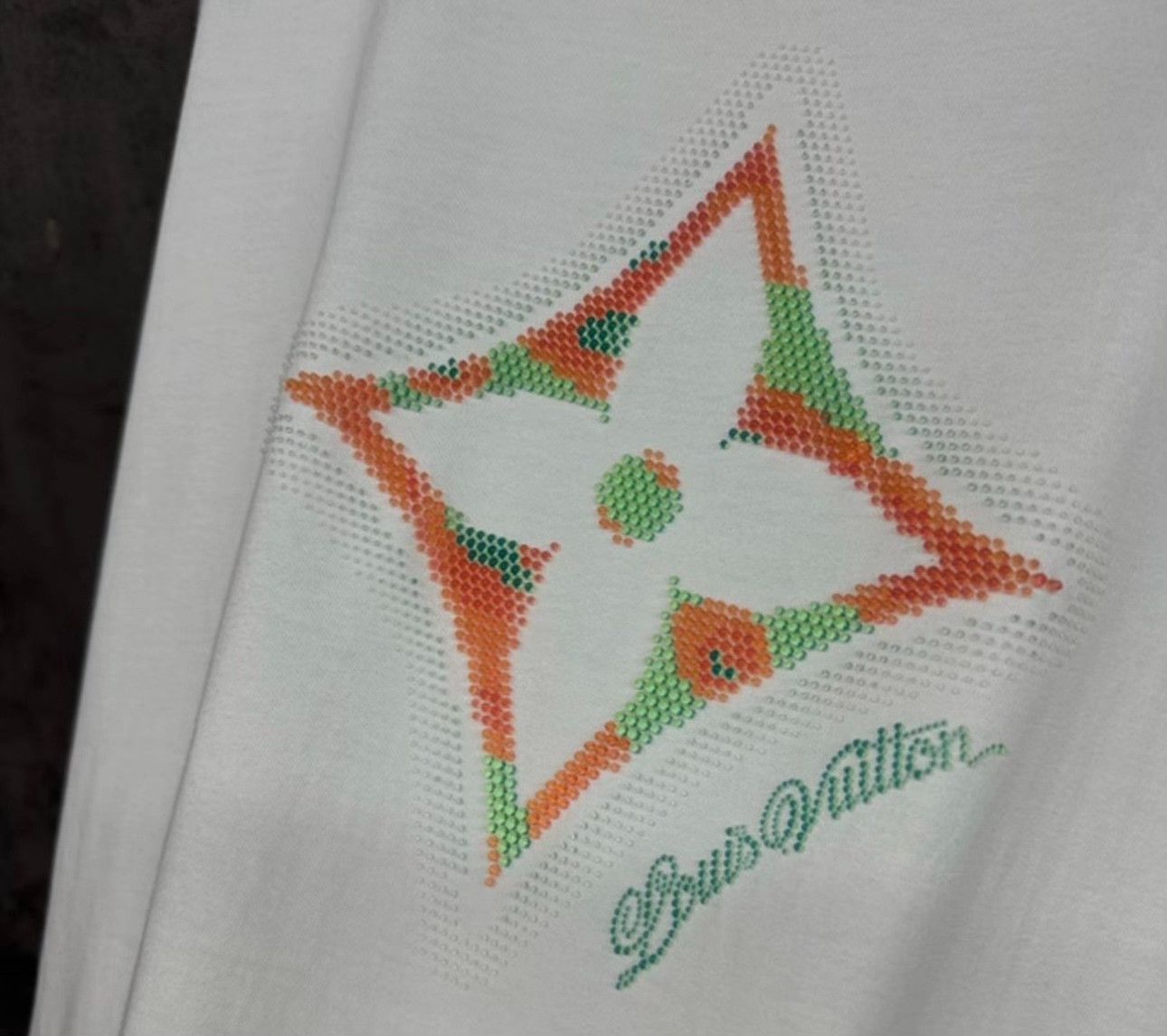 Louis Vuitton Louis Vuitton Monogram Graphic T-Shirt Size XL Size US XL / EU 56 / 4 - 3 Thumbnail