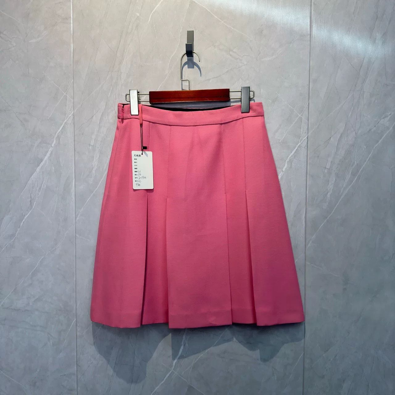 Gucci Gucci Pink Pleated Midi Skirt Size 42 Size 28" / US 6 / IT 42 - 2 Thumbnail