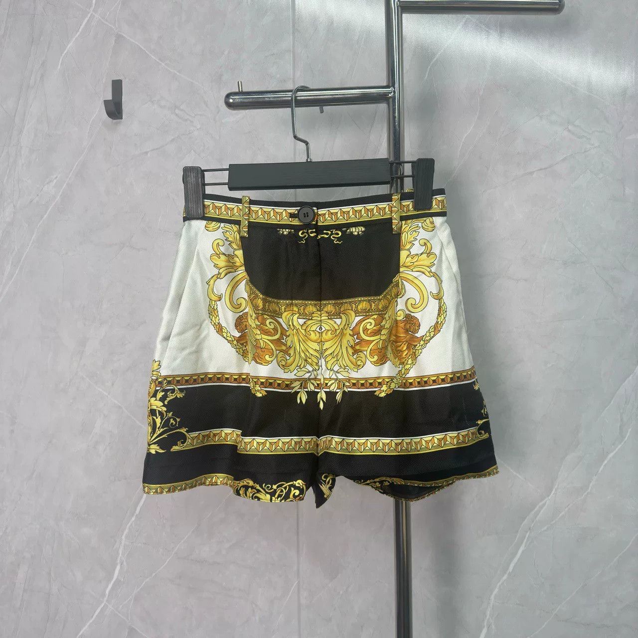 Versace Versace Baroque Print Shorts Size 36 Size 25" / US 0 / IT 36 - 2 Thumbnail