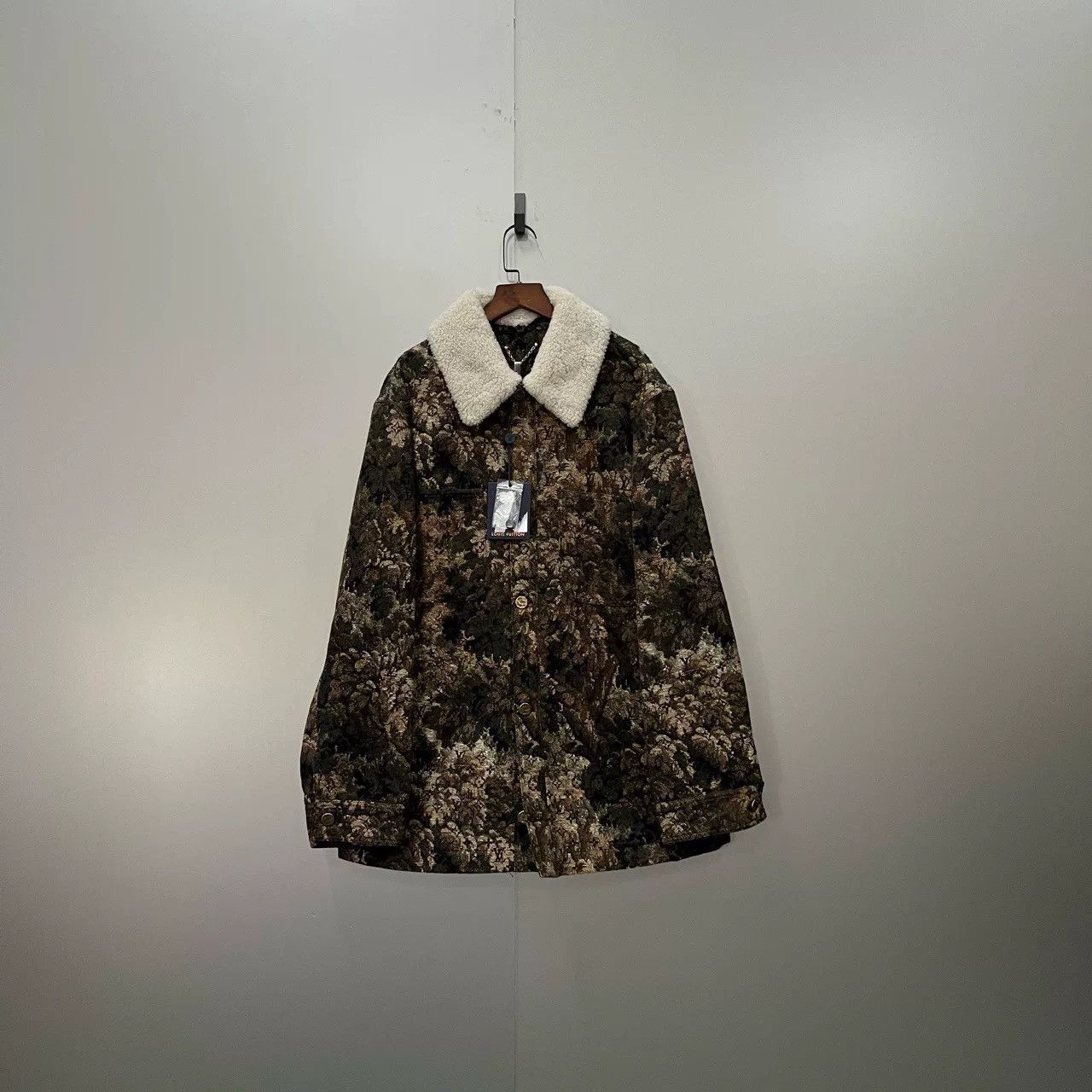 Louis Vuitton Louis Vuitton Jacquard Shearling Jacket Size M Size US M / EU 48-50 / 2 - 2 Thumbnail