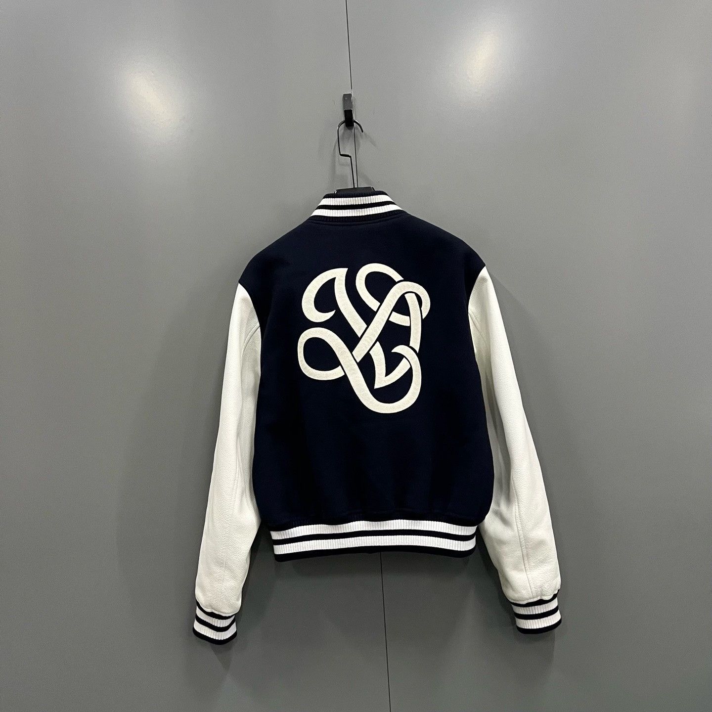 Louis Vuitton Louis Vuitton Embroidered Varsity Jacket Size M Size US M / EU 48-50 / 2 - 3 Thumbnail