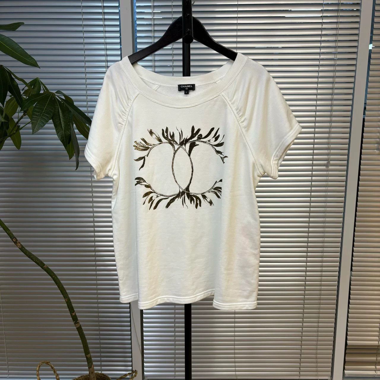 Chanel Chanel Laurel CC Logo Short Sleeve T-Shirt Size L Size L / US 10 / IT 46 - 2 Thumbnail