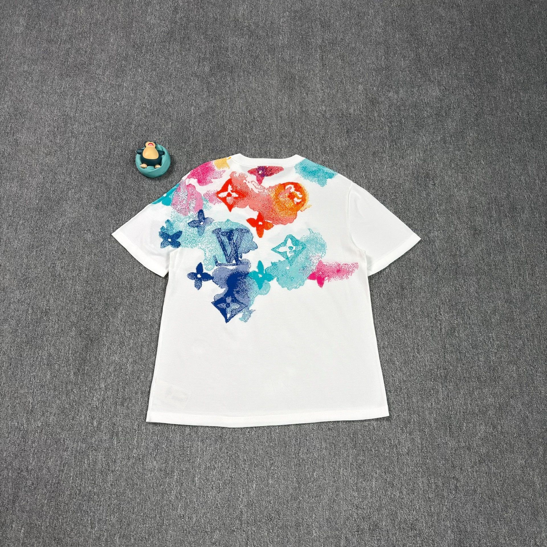 Louis Vuitton Louis Vuitton Watercolor Monogram T-Shirt Size L Size US L / EU 52-54 / 3 - 3 Thumbnail