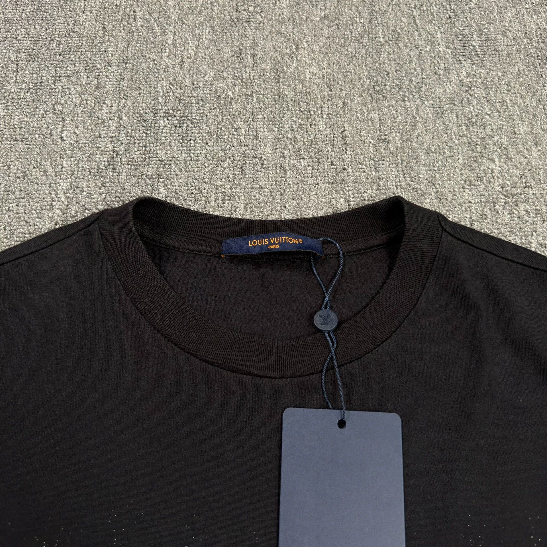 Louis Vuitton Louis Vuitton Gradient Monogram T-Shirt Size S Size US S / EU 44-46 / 1 - 4 Thumbnail