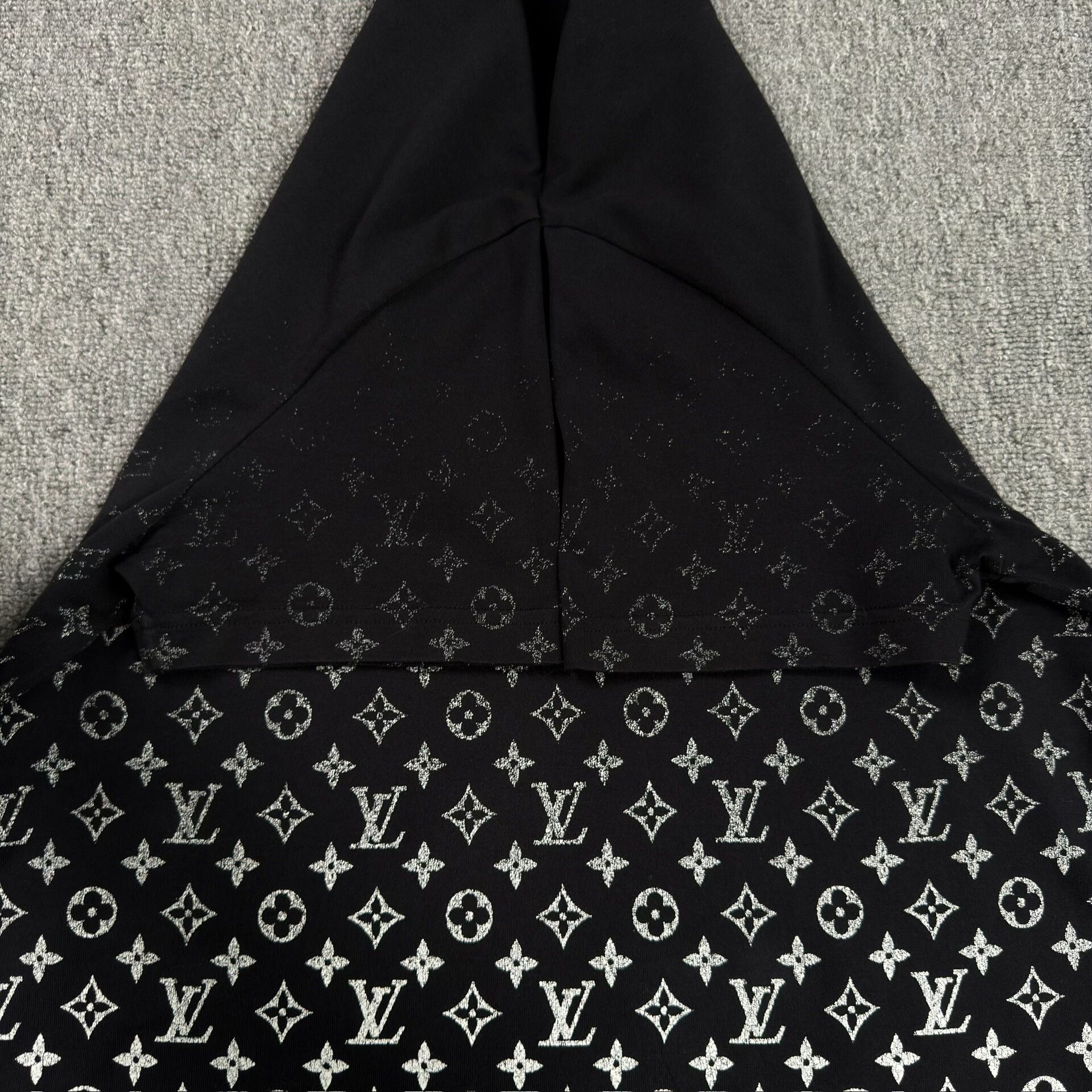 Louis Vuitton Louis Vuitton Gradient Monogram T-Shirt Size S Size US S / EU 44-46 / 1 - 5 Thumbnail