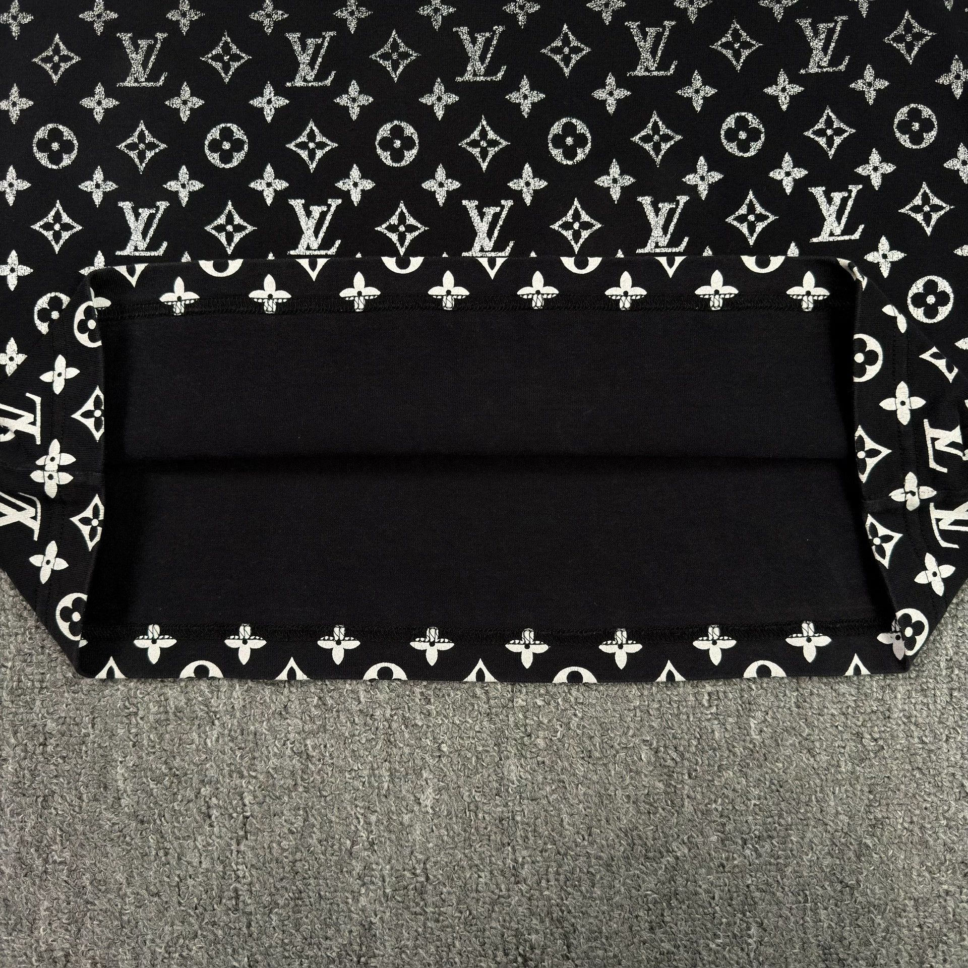 Louis Vuitton Louis Vuitton Gradient Monogram T-Shirt Size S Size US S / EU 44-46 / 1 - 6 Thumbnail