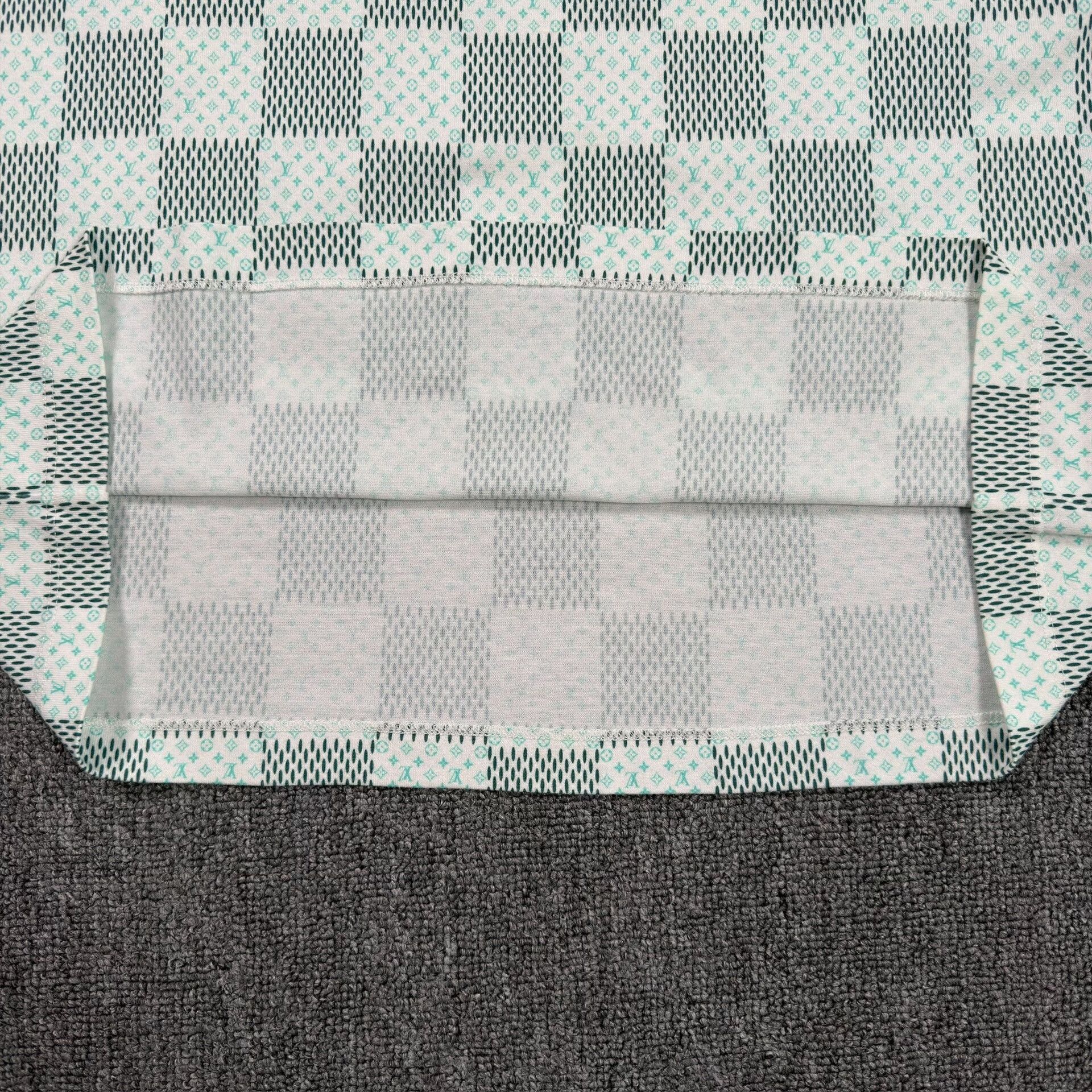 Louis Vuitton Louis Vuitton Damier Check T-Shirt Size M Size US M / EU 48-50 / 2 - 4 Thumbnail