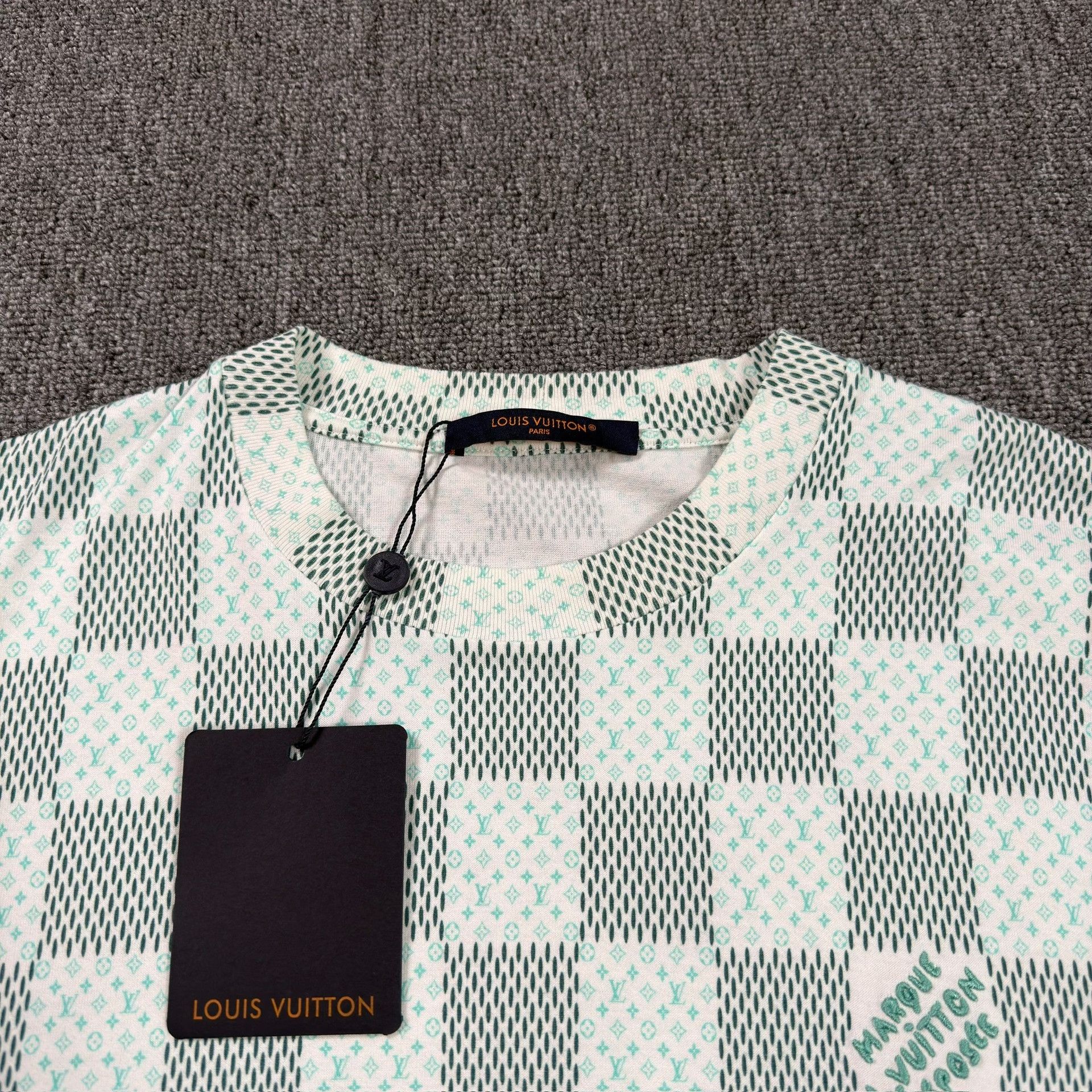 Louis Vuitton Louis Vuitton Damier Check T-Shirt Size M Size US M / EU 48-50 / 2 - 3 Thumbnail