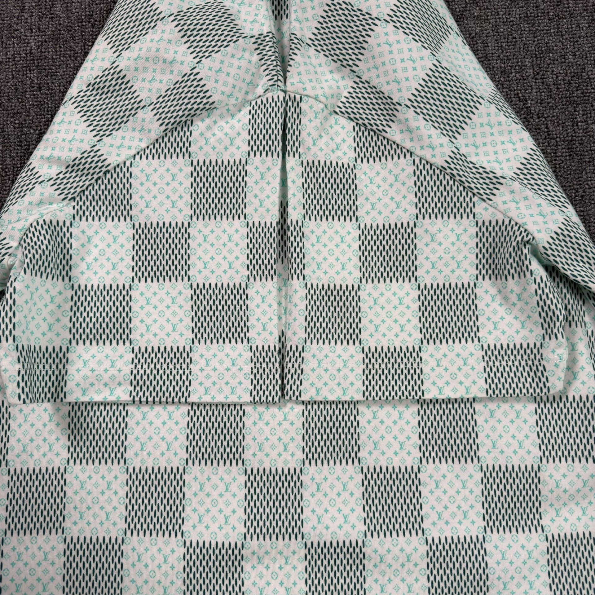 Louis Vuitton Louis Vuitton Damier Check T-Shirt Size M Size US M / EU 48-50 / 2 - 5 Thumbnail