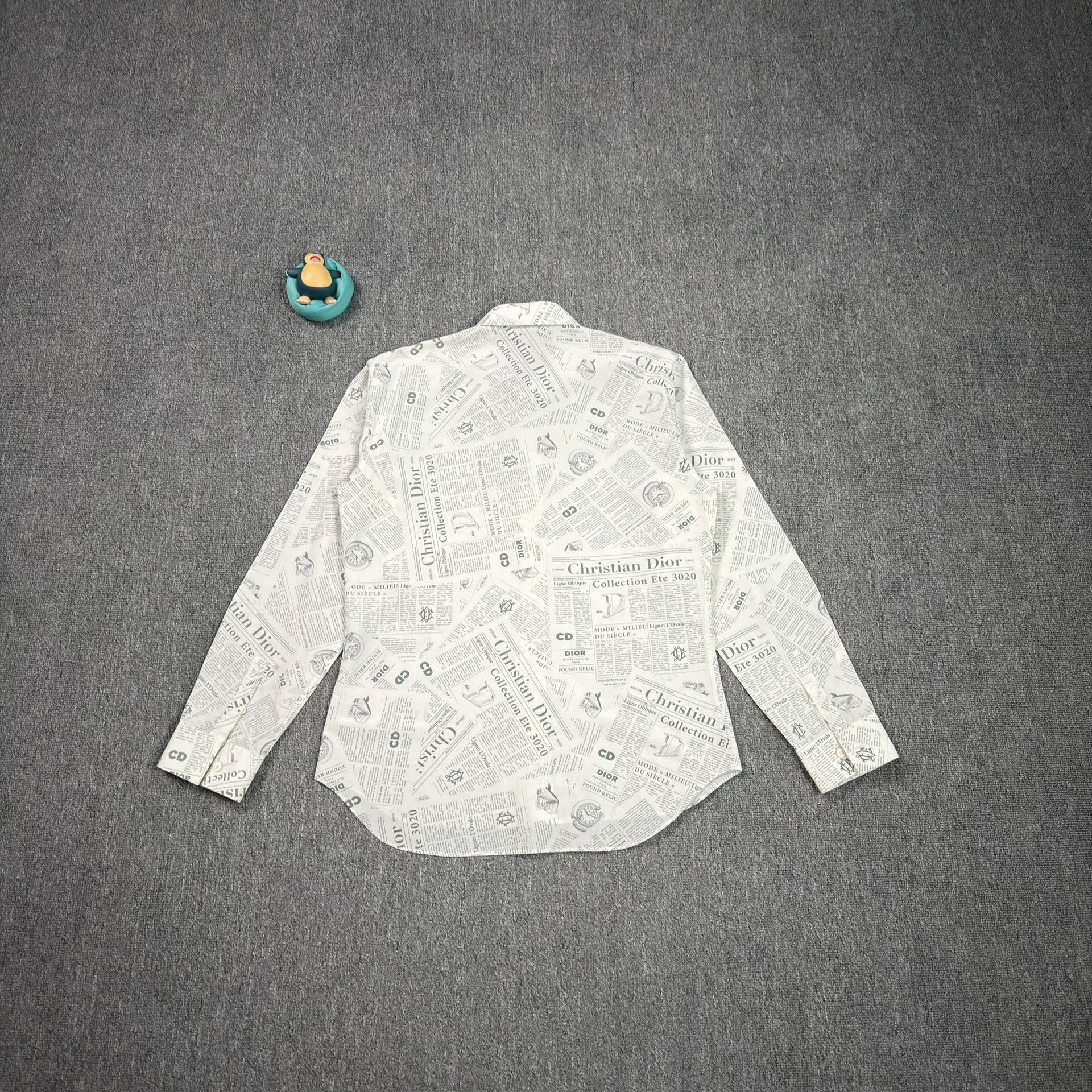 Dior Dior Newspaper Print Long Sleeve Shirt Size M Size US M / EU 48-50 / 2 - 3 Thumbnail