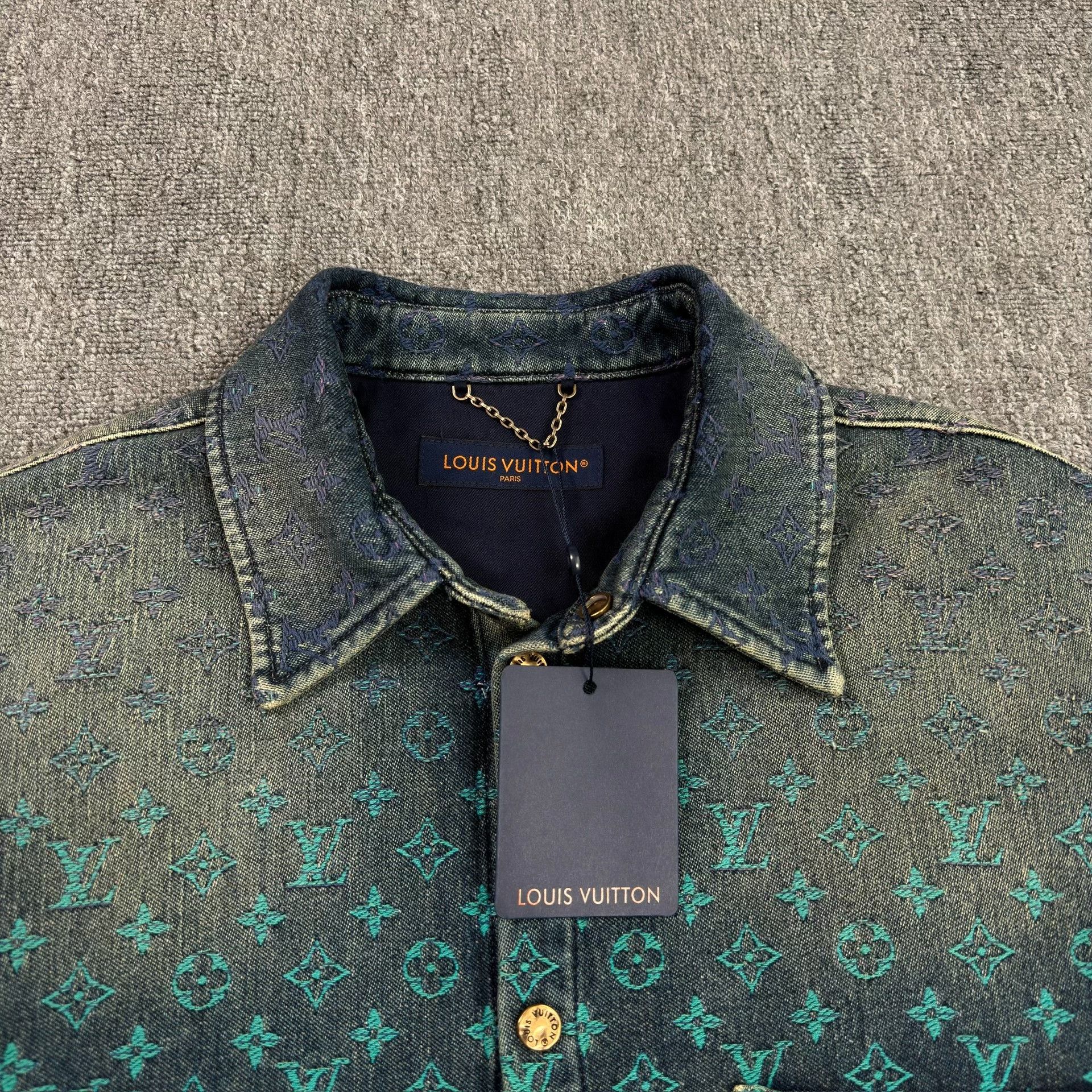 Louis Vuitton Louis Vuitton Gradient Monogram Denim Shirt XL Size US XL / EU 56 / 4 - 4 Thumbnail