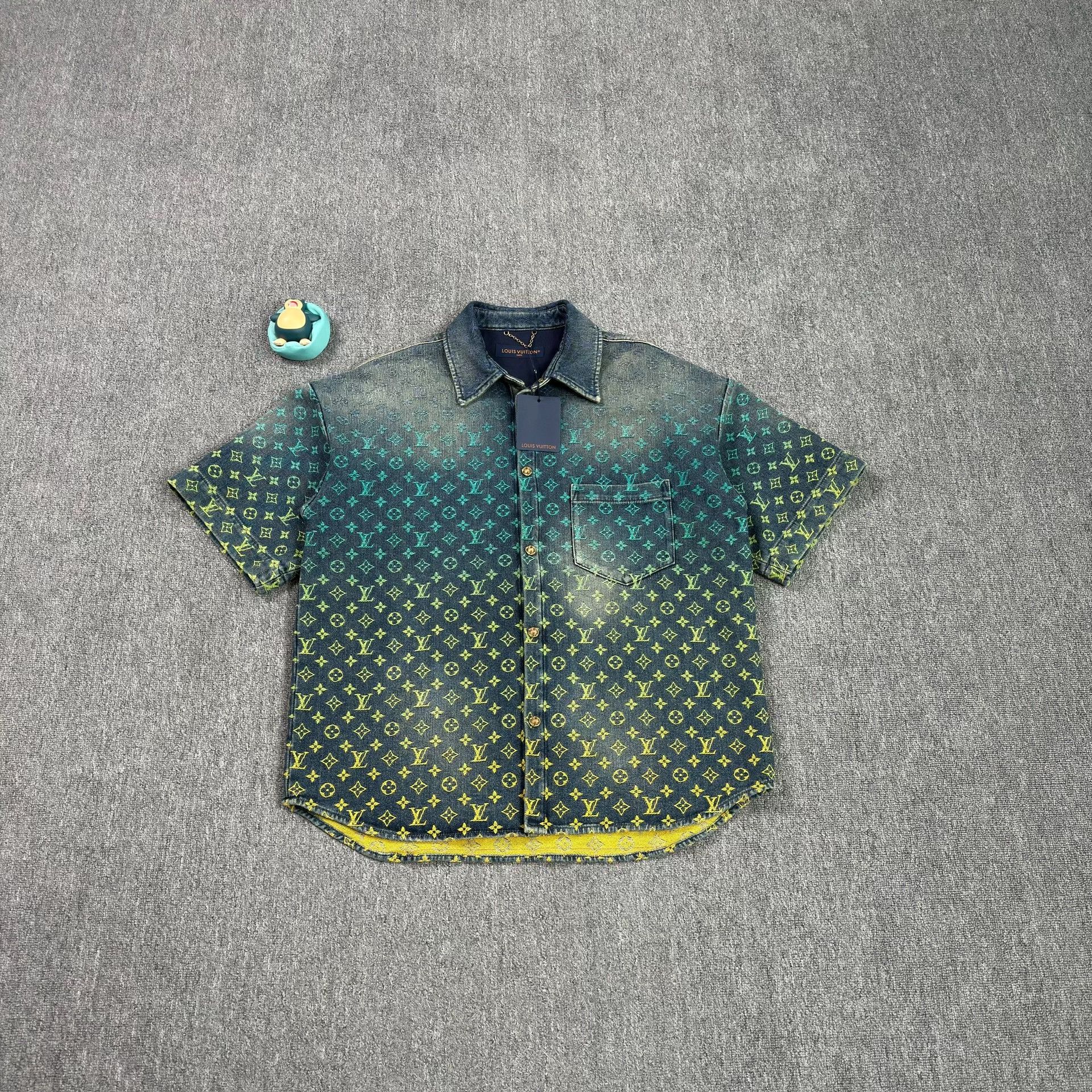 Louis Vuitton Louis Vuitton Gradient Monogram Denim Shirt XL Size US XL / EU 56 / 4 - 2 Thumbnail