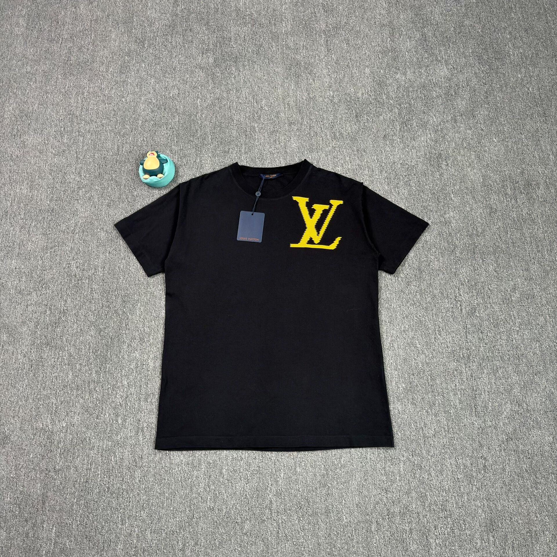 Louis Vuitton Louis Vuitton Brick Logo T-Shirt Size M Size US M / EU 48-50 / 2 - 2 Thumbnail