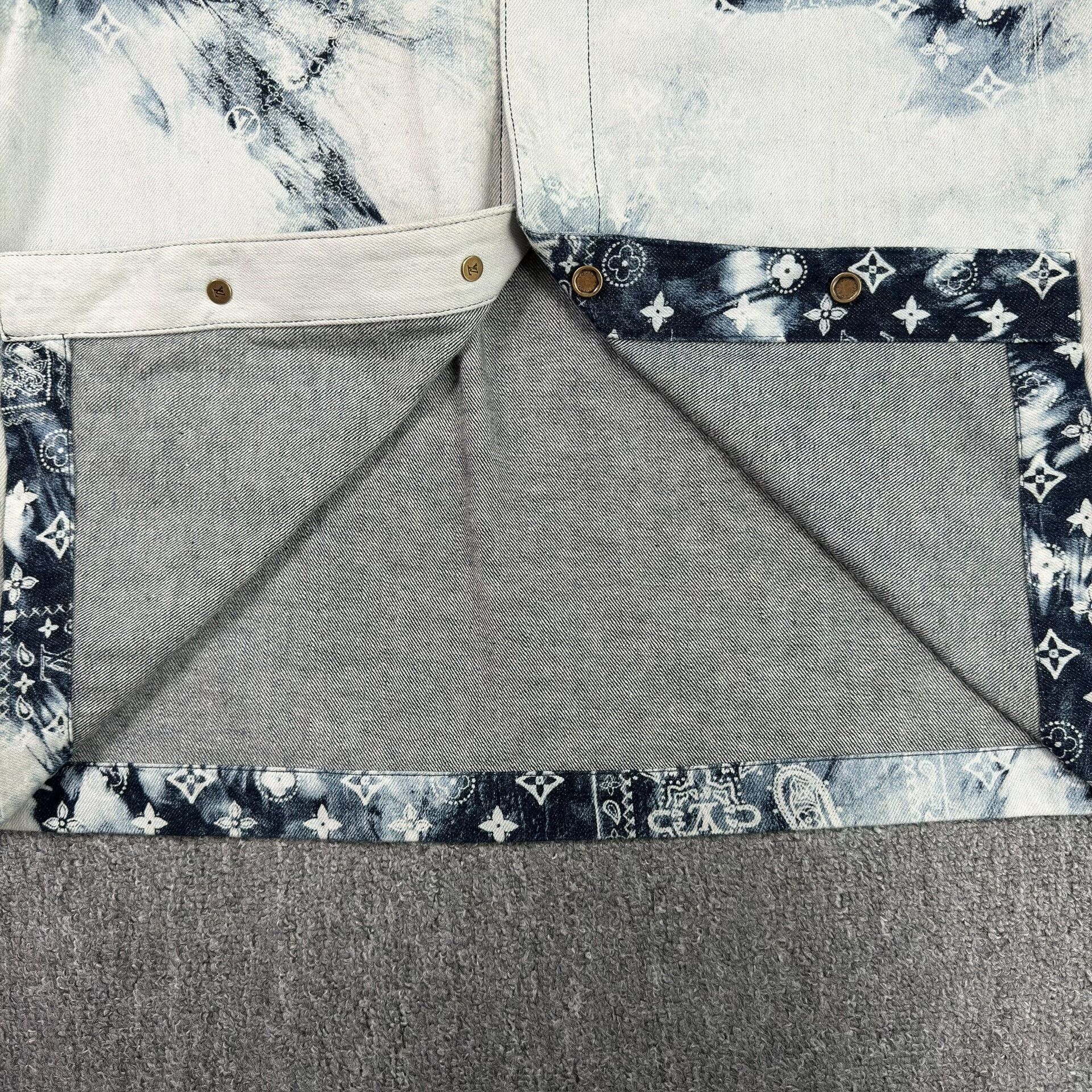 Louis Vuitton Louis Vuitton Monogram Bandana Shirt Size M Size US M / EU 48-50 / 2 - 6 Thumbnail
