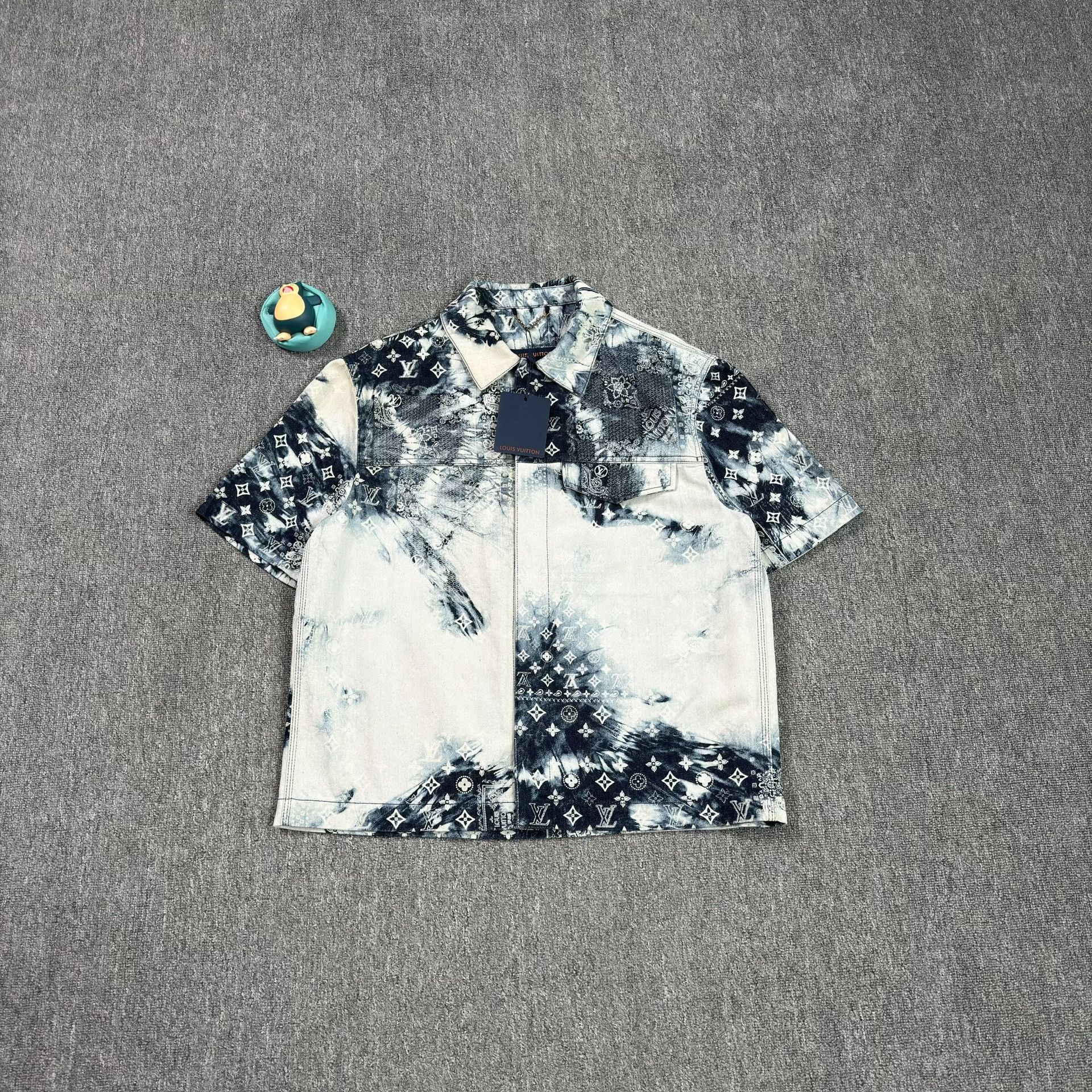 Louis Vuitton Louis Vuitton Monogram Bandana Shirt Size M Size US M / EU 48-50 / 2 - 2 Thumbnail