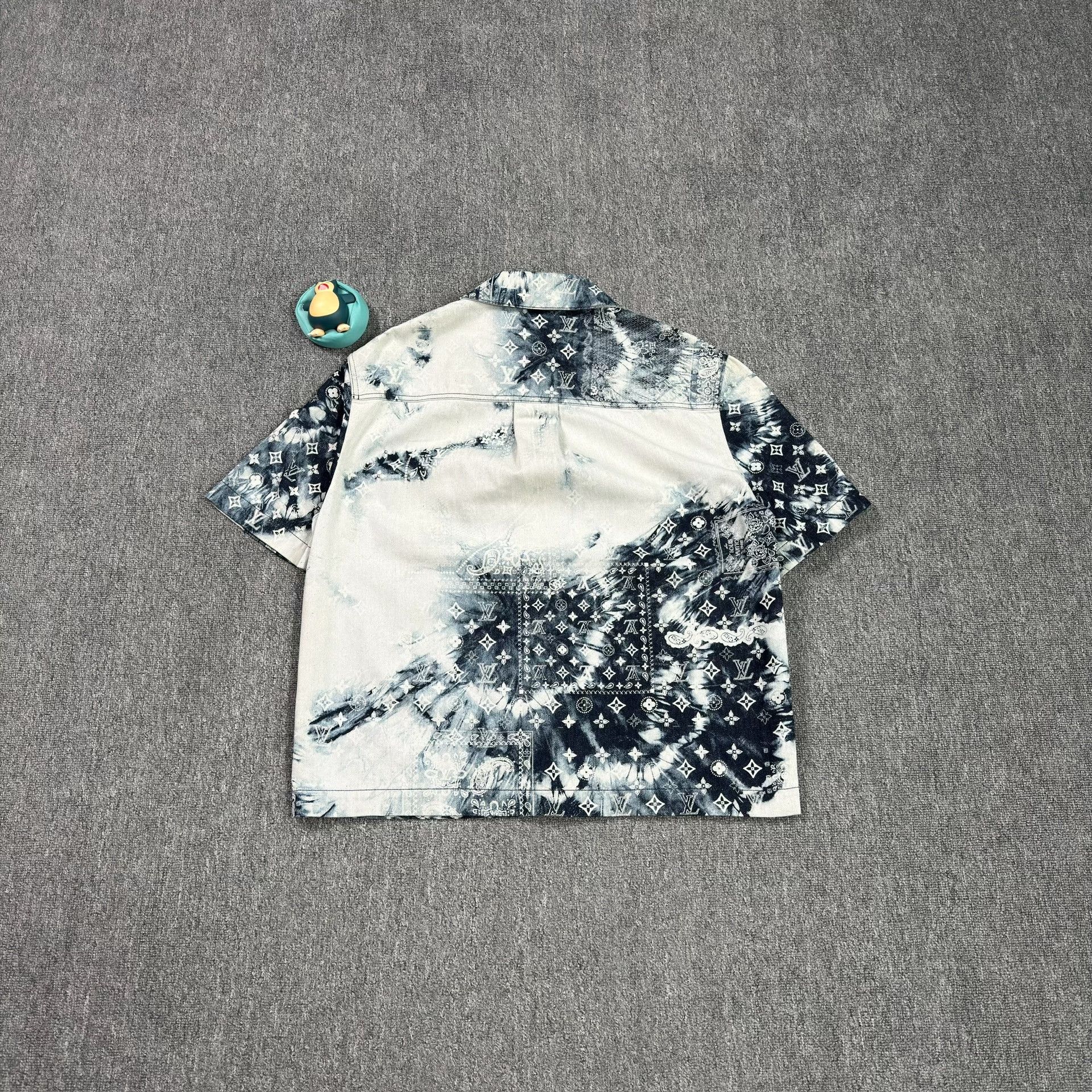 Louis Vuitton Louis Vuitton Monogram Bandana Shirt Size M Size US M / EU 48-50 / 2 - 3 Thumbnail