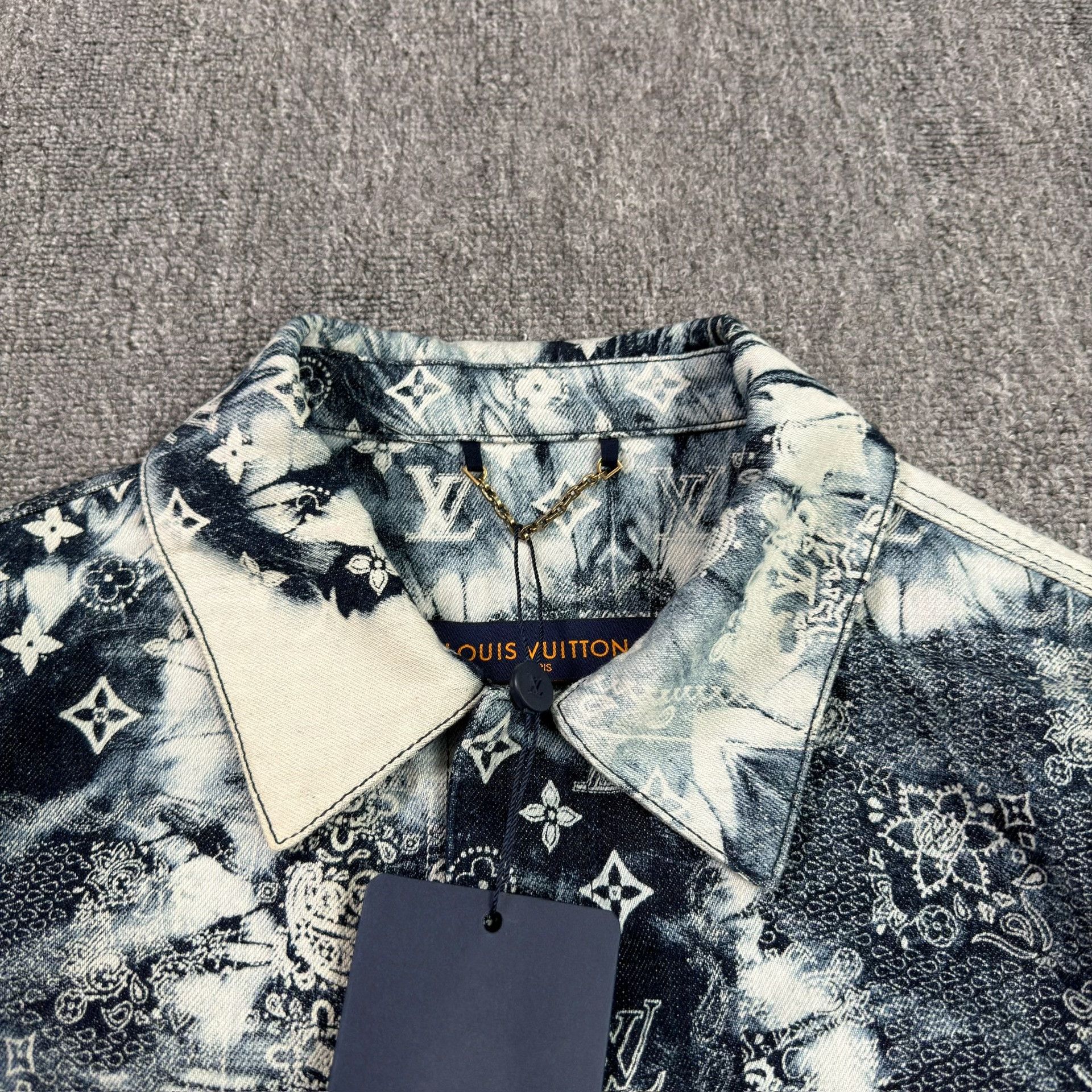 Louis Vuitton Louis Vuitton Monogram Bandana Shirt Size M Size US M / EU 48-50 / 2 - 4 Thumbnail