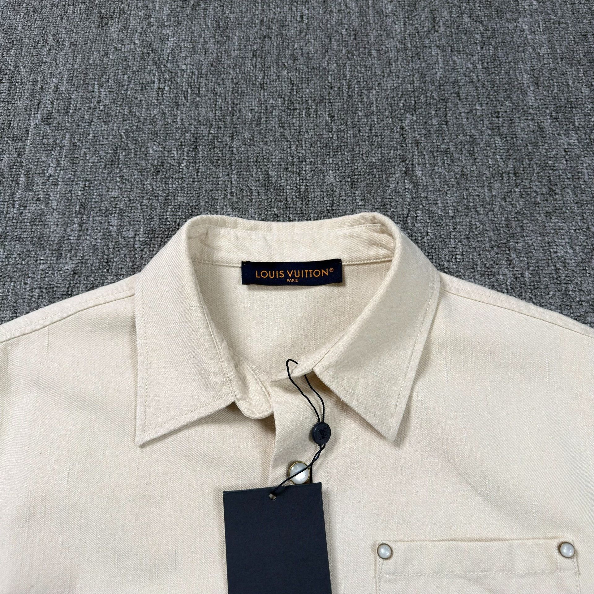 Louis Vuitton Louis Vuitton Le Monde Est A Vous Shirt Size L Size US L / EU 52-54 / 3 - 3 Thumbnail