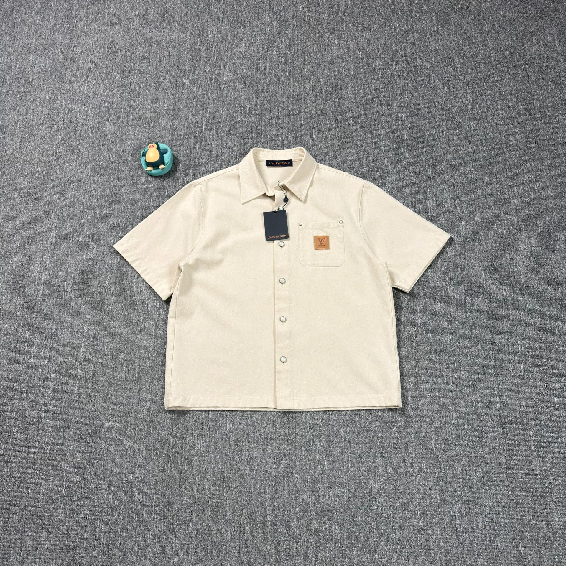 Louis Vuitton Louis Vuitton Le Monde Est A Vous Shirt Size L Size US L / EU 52-54 / 3 - 2 Thumbnail