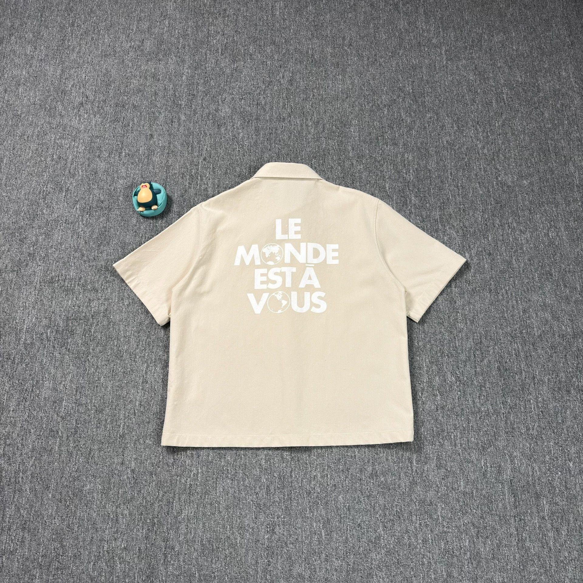 Louis Vuitton Louis Vuitton Le Monde Est A Vous Shirt Size L Size US L / EU 52-54 / 3 - 8 Thumbnail