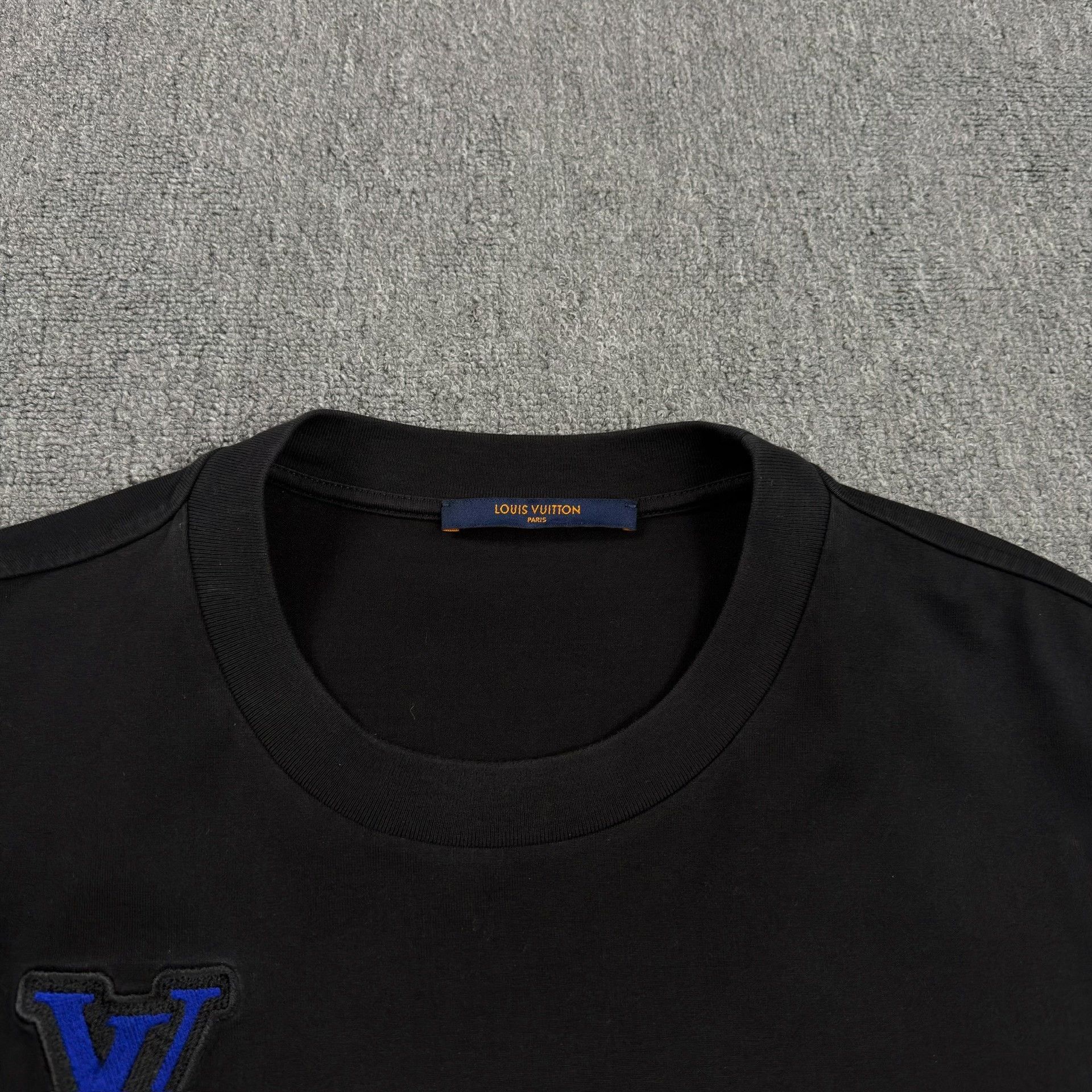 Louis Vuitton Louis Vuitton x NBA Embroidered Logo T-Shirt Size L Size US L / EU 52-54 / 3 - 4 Thumbnail