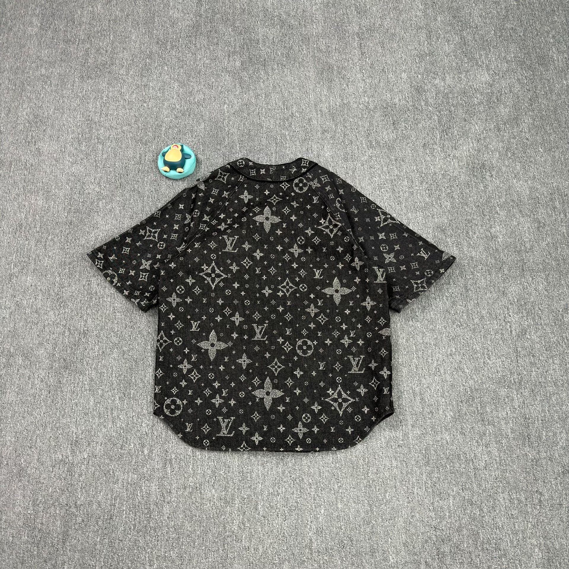 Louis Vuitton Louis Vuitton Monogram Short Sleeve Shirt Size M Size US M / EU 48-50 / 2 - 3 Thumbnail