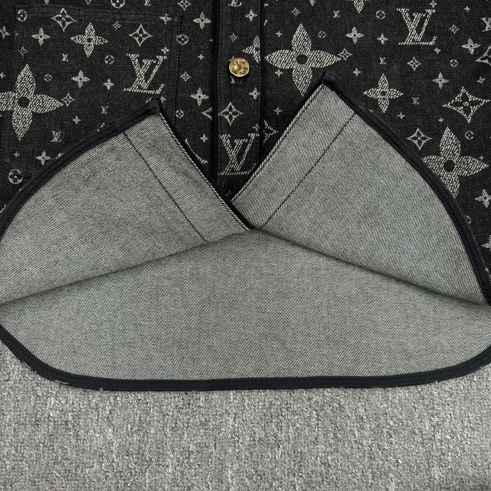 Louis Vuitton Louis Vuitton Monogram Short Sleeve Shirt Size M Size US M / EU 48-50 / 2 - 6 Thumbnail