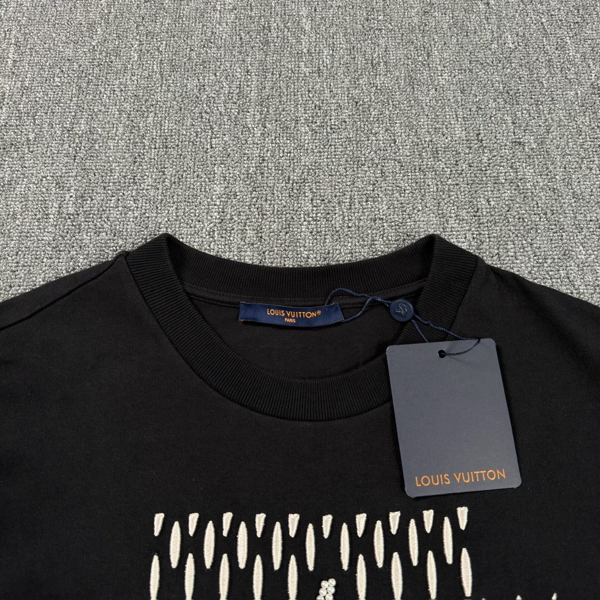Louis Vuitton Louis Vuitton Pearl Embroidery T-Shirt Size XL Size US XL / EU 56 / 4 - 3 Thumbnail