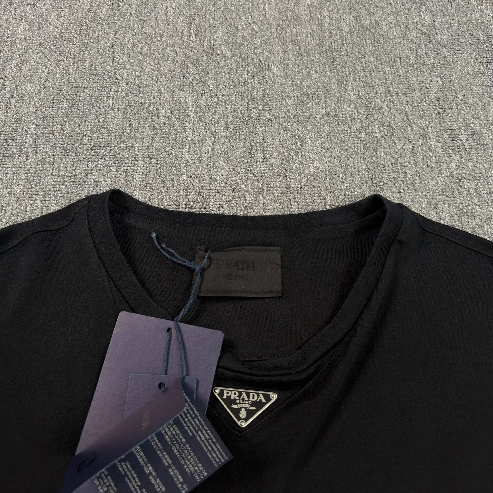 Prada Prada Triangle Logo Short Sleeve T-Shirt Size XXL Size US XXL / EU 58 / 5 - 4 Thumbnail