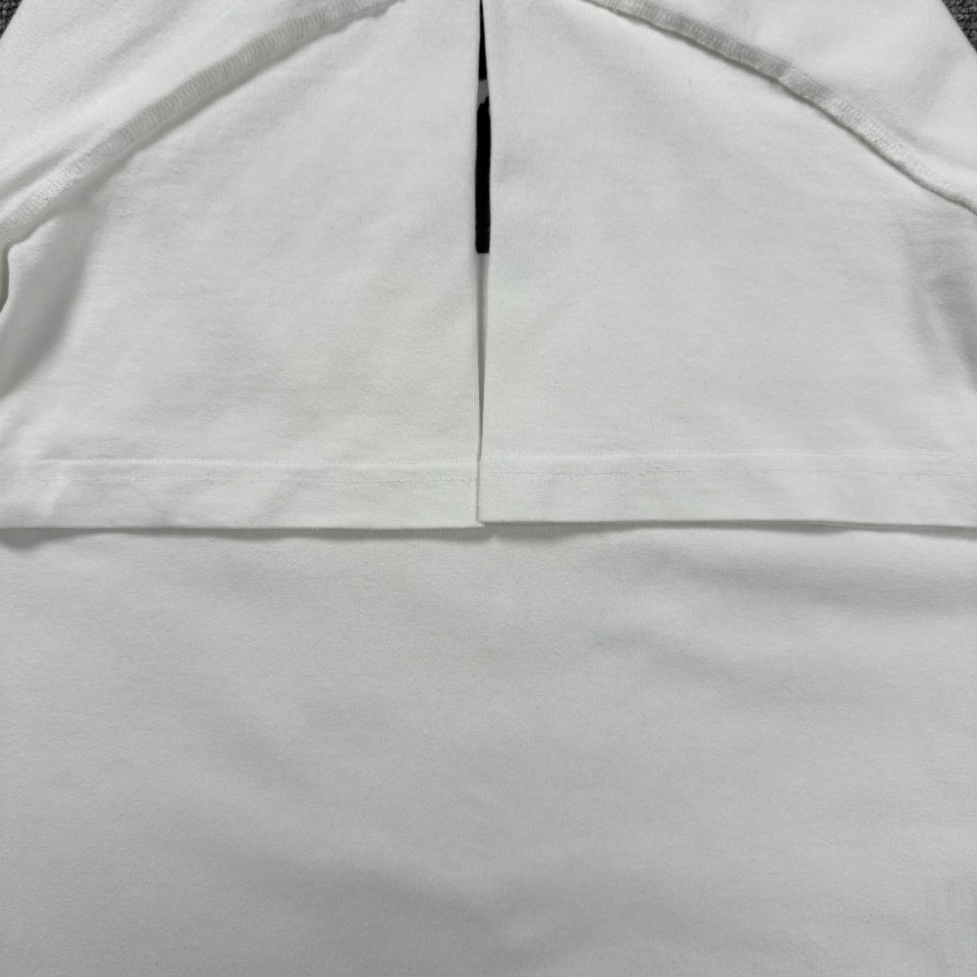 Louis Vuitton Louis Vuitton Do A Kickflip T-Shirt Size M Size US M / EU 48-50 / 2 - 7 Thumbnail