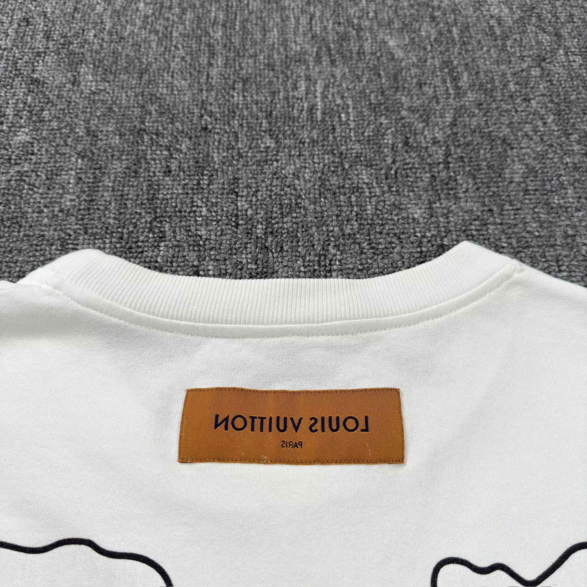 Louis Vuitton Louis Vuitton Do A Kickflip T-Shirt Size M Size US M / EU 48-50 / 2 - 9 Thumbnail
