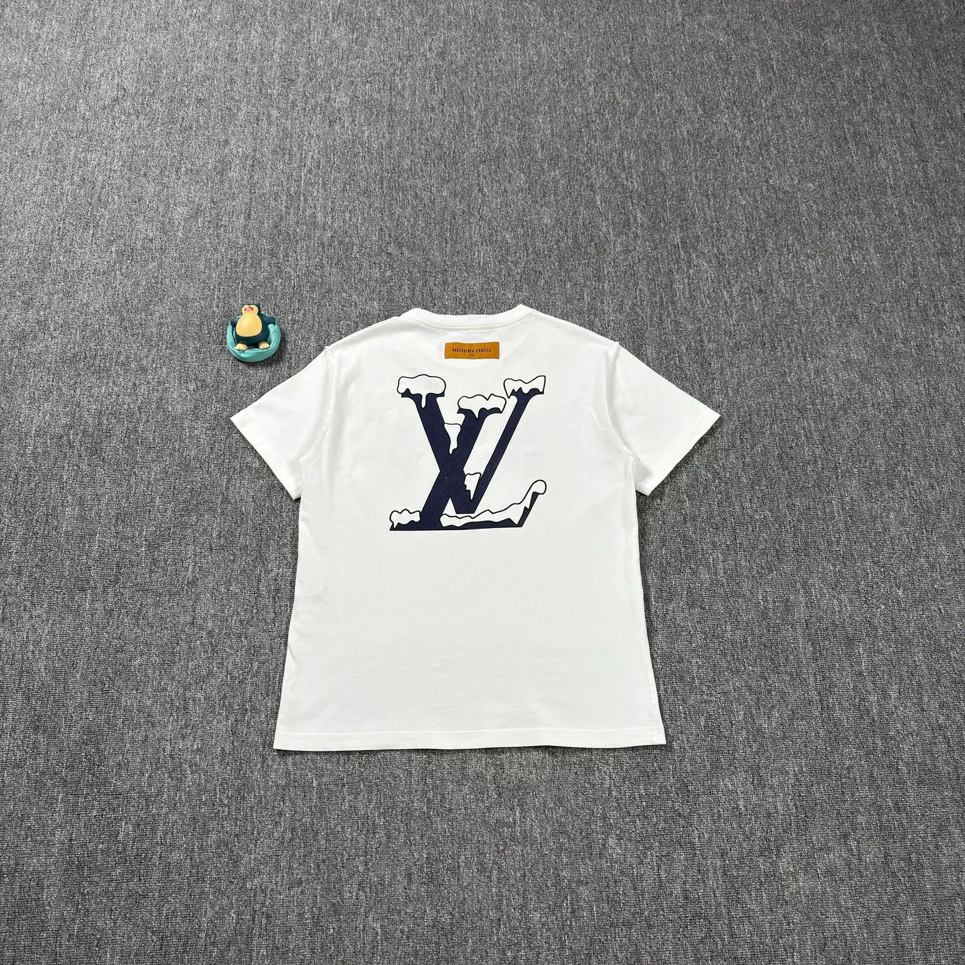 Louis Vuitton Louis Vuitton Do A Kickflip T-Shirt Size M Size US M / EU 48-50 / 2 - 3 Thumbnail