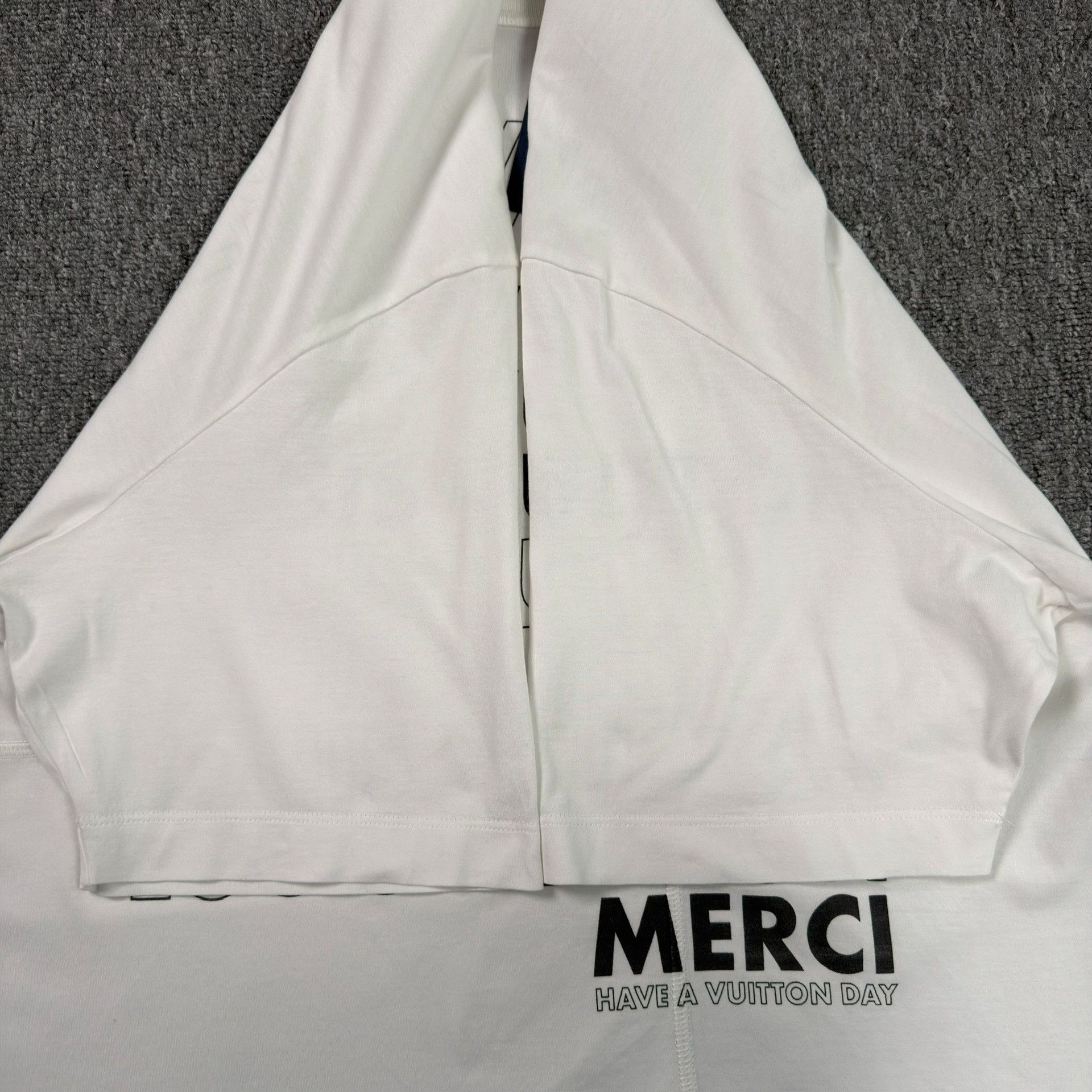 Louis Vuitton Louis Vuitton Logo Print T-Shirt White Size S Size US S / EU 44-46 / 1 - 5 Thumbnail