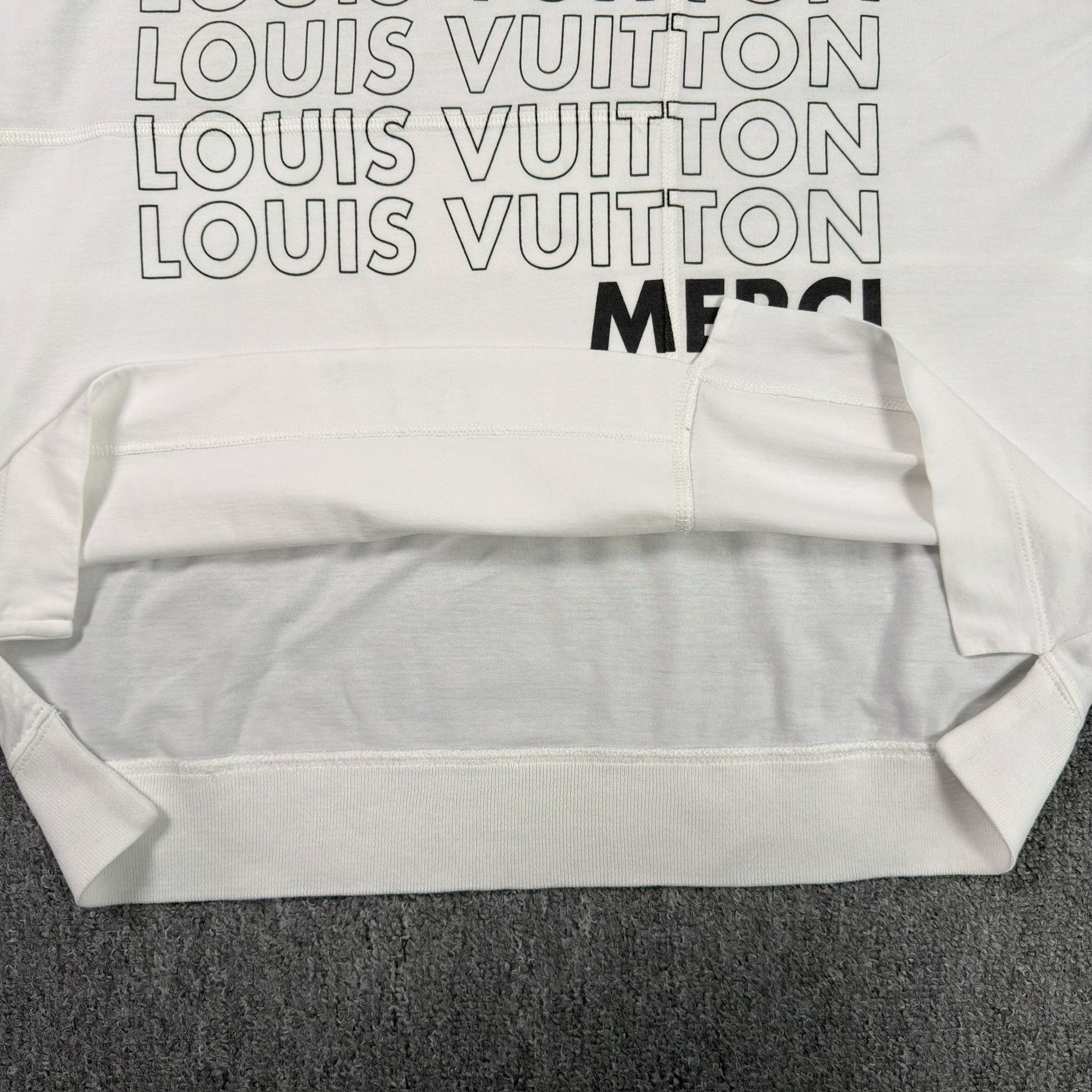 Louis Vuitton Louis Vuitton Logo Print T-Shirt White Size S Size US S / EU 44-46 / 1 - 6 Thumbnail